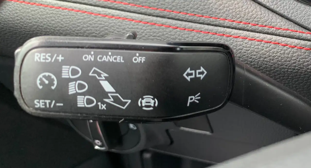 SEAT Arona FR 1.0 TGI / ESSENCE + CNG / PACK FR / XENON / GPS, миниатюра 21