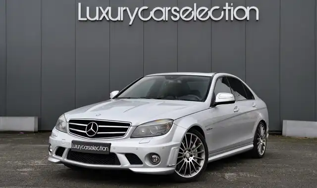 Mercedes-Benz C 63 AMG *19"/XENON/OPEN DAK/CAMERA/NAVI/MEMORY*
