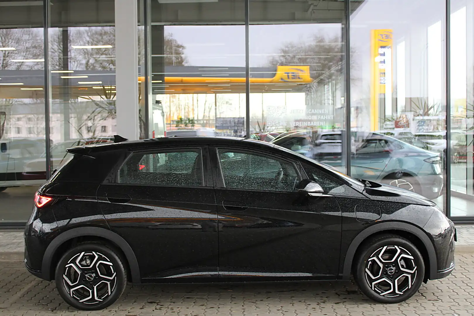 BYD Dolphin 60,4 kWh Comfort Österreich Paket Schwarz - 2