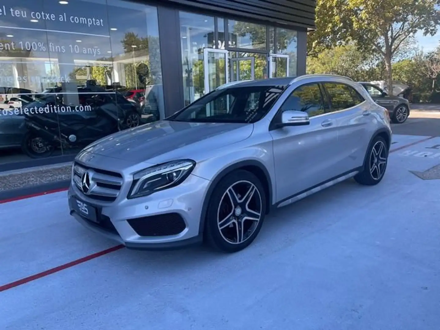 Mercedes-Benz GLA 200 Urban Gris - 1