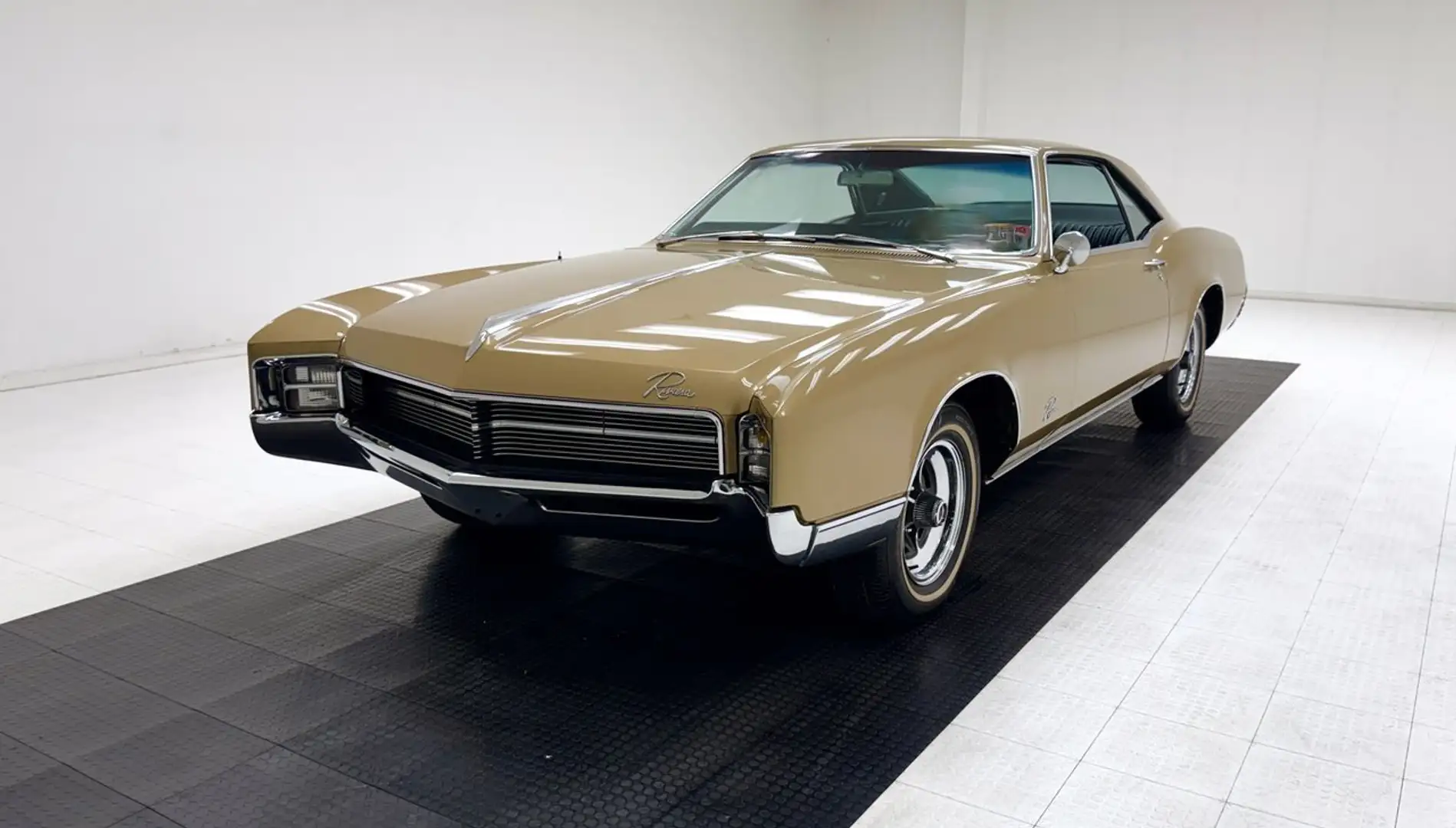 Buick Riviera Hardtop Gold - 1