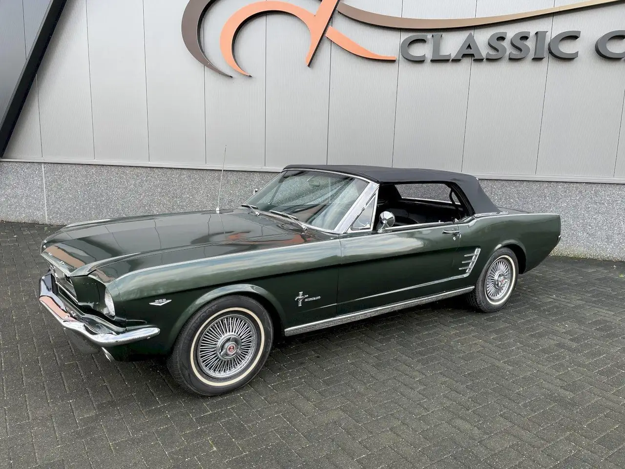 Ford Mustang Convertible, foto 1