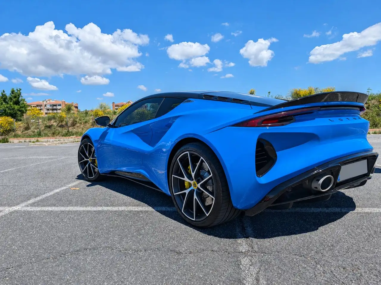 Lotus Emira 2025