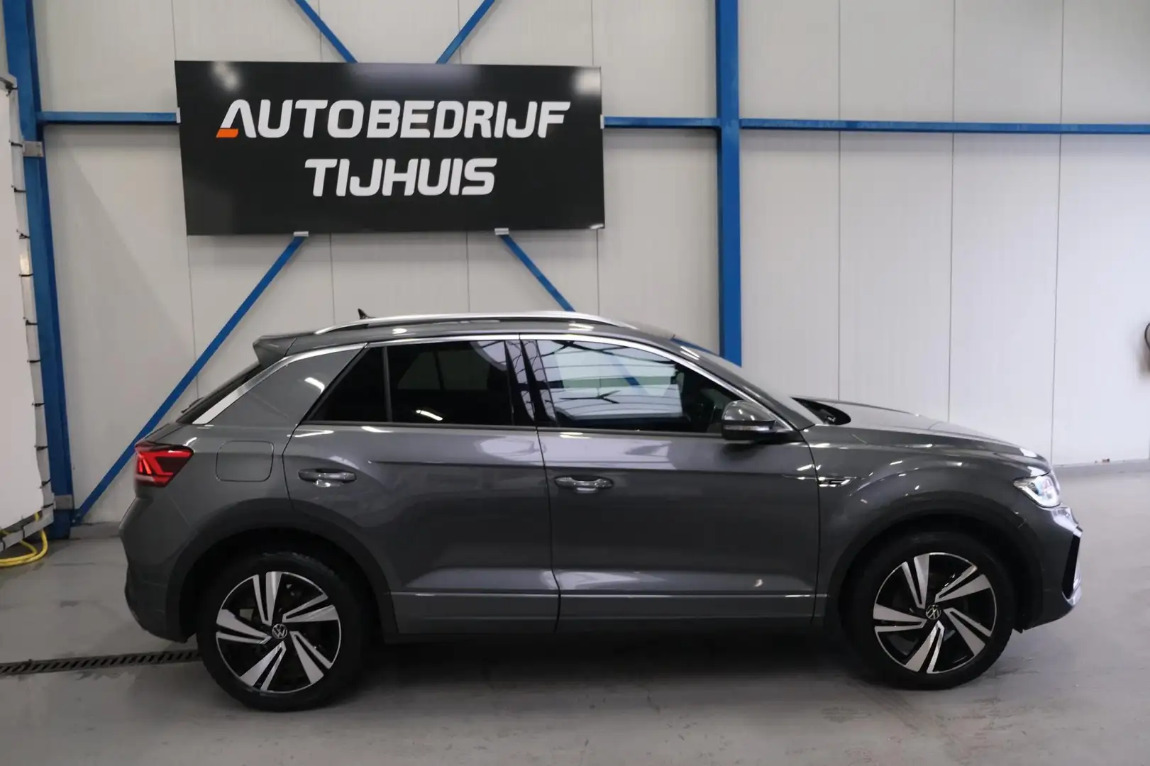 Volkswagen T-Roc 1.5 TSI 2x R-Line Business+ - Airco, Cruise, PDC, Gris - 2