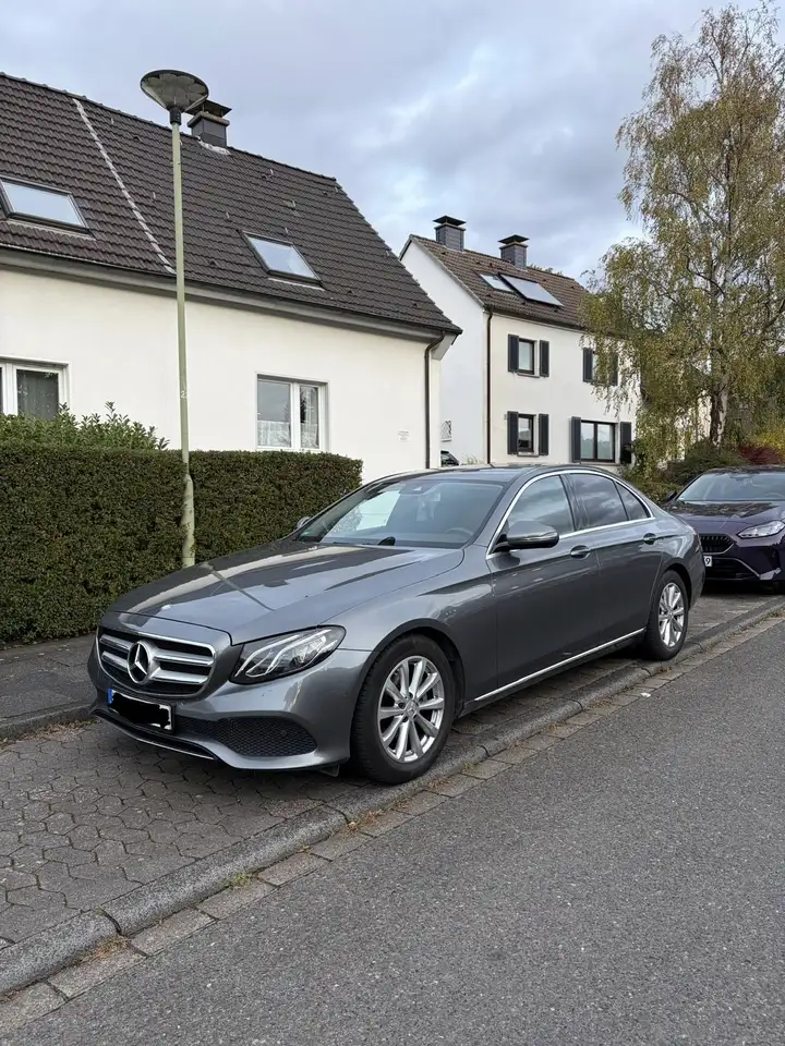 Mercedes-Benz E 220