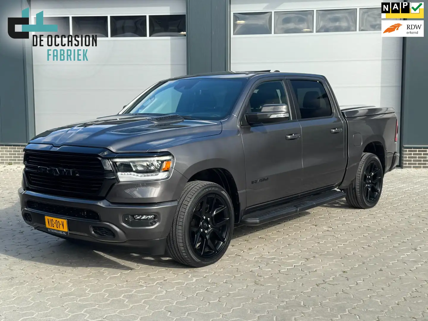 Dodge RAM 1500 5.7 V8 4x4 Crew Cab Limited Pano Haak Gris - 1