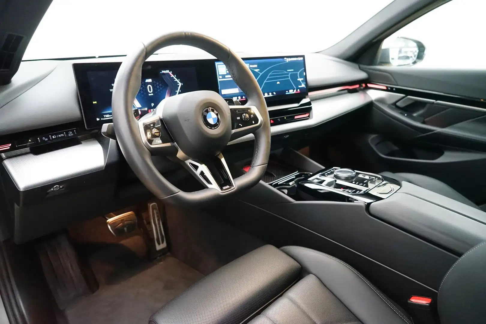 BMW 520 d Limousine [M Sport, ACC, AHK, LED, RFK] Grijs - 2