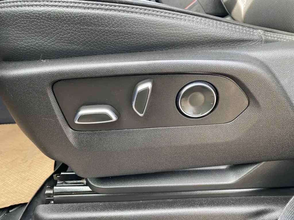 2023 GMC Yukon Denali | Powered MoonRoof | Climate Seats | Heated — photo 8