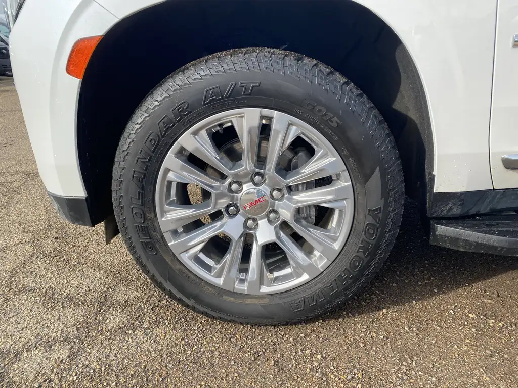 2023 GMC Yukon Denali | Powered MoonRoof | Climate Seats | Heated — photo 3