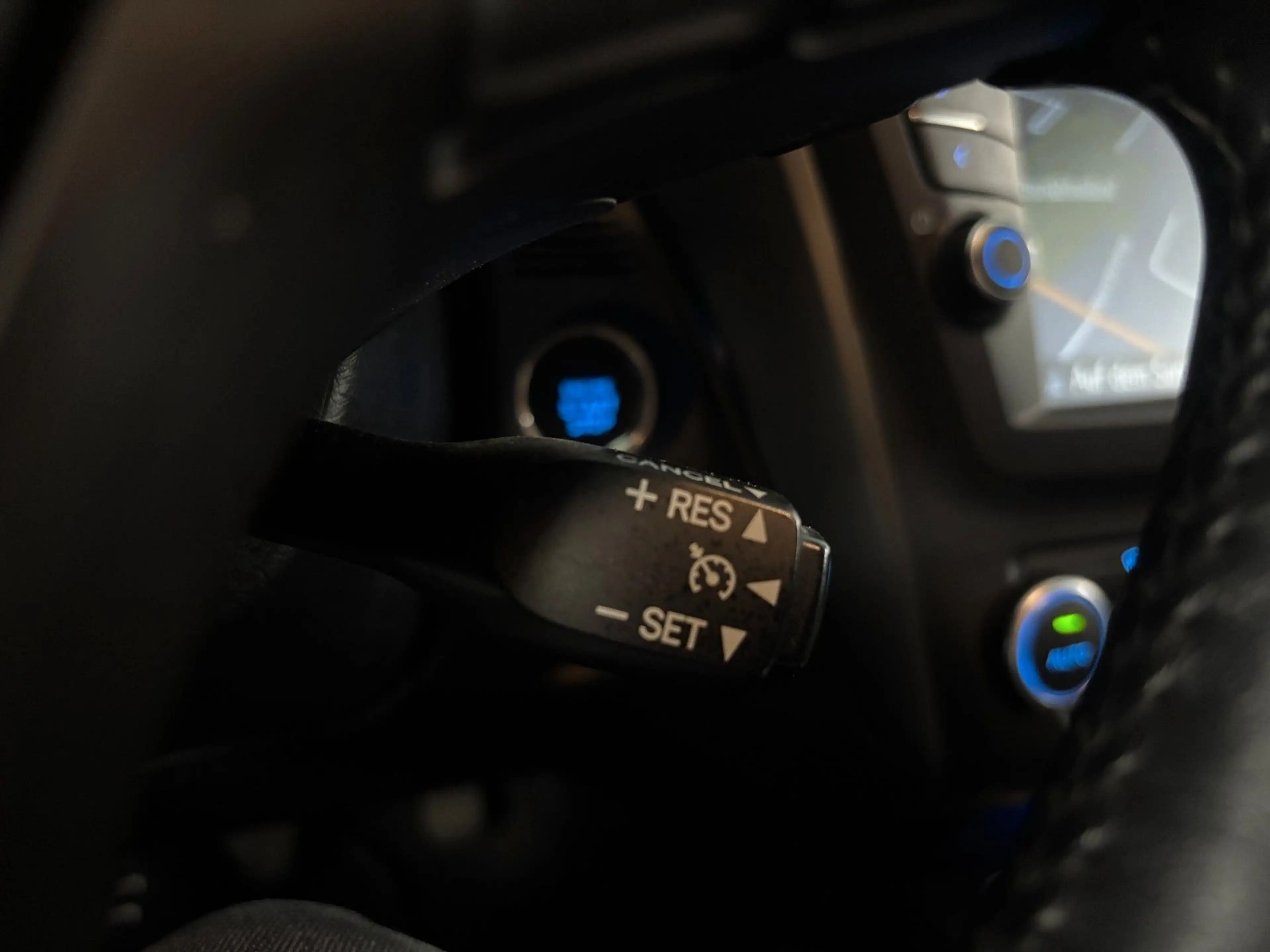 Toyota Avensis 1,8-l-Valv. Multidr. Sports*Team D*LED — photo 10