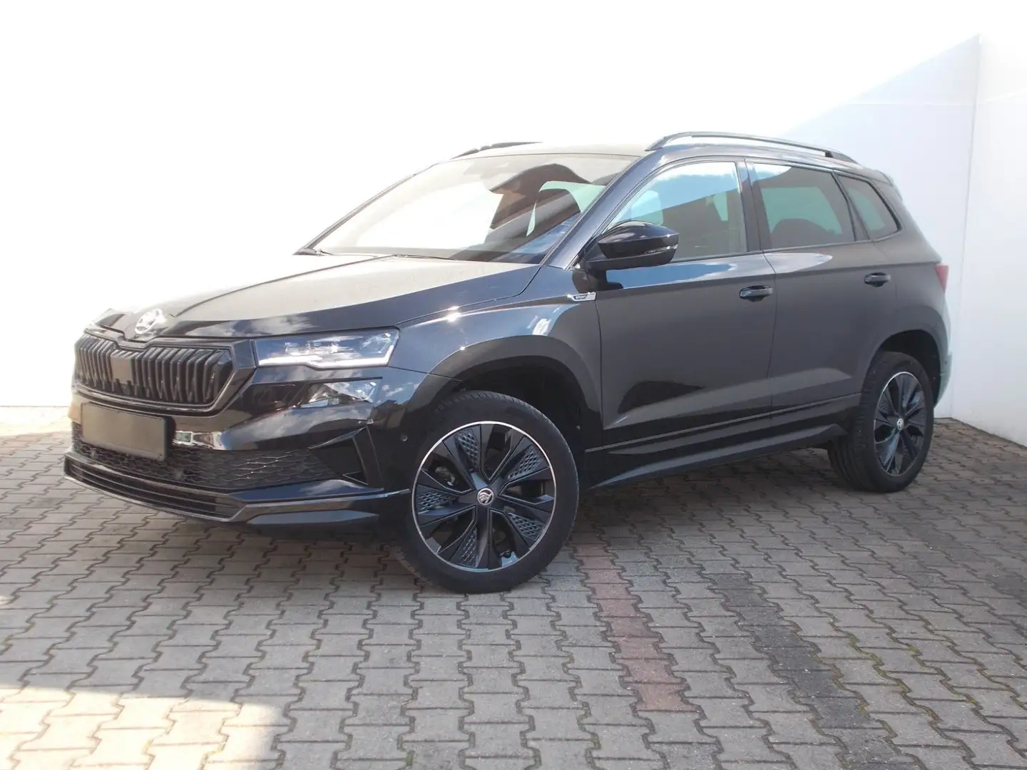 Skoda Karoq 1.5 TSI Sportline * DSG * Navi *LED *360° Schwarz - 2