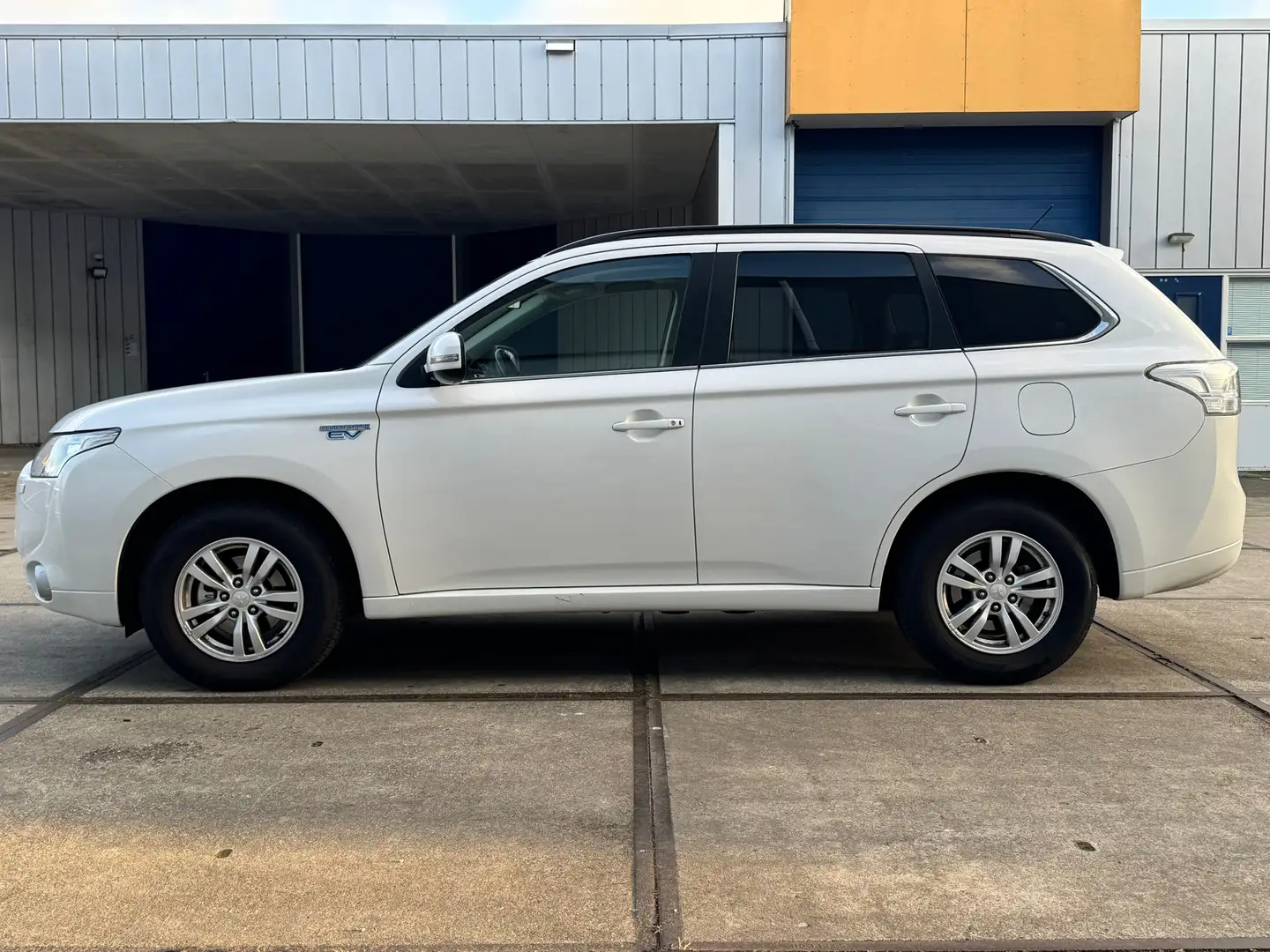 Mitsubishi Outlander 2.0 PHEV Instyle Wit - 2