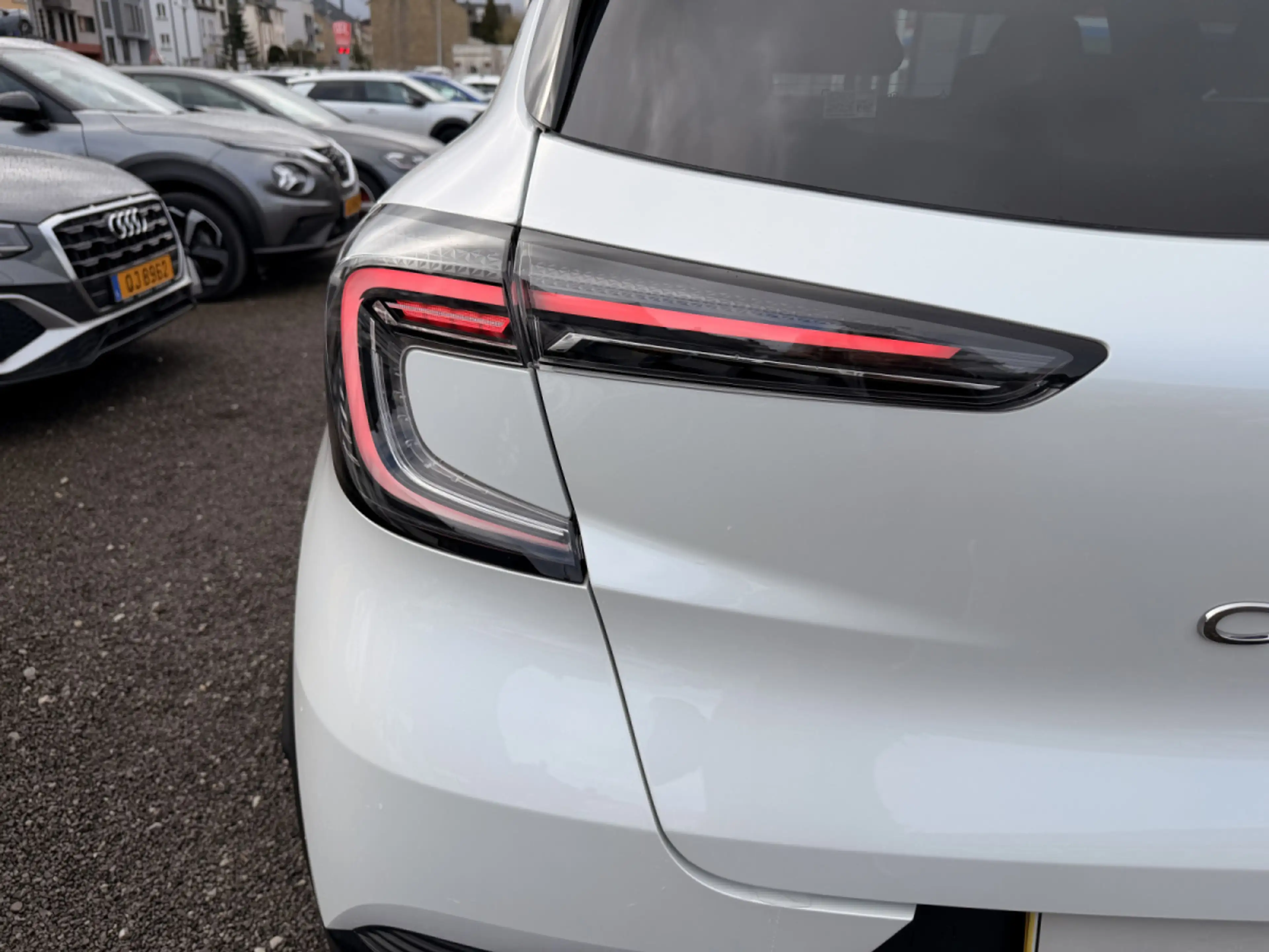 Renault Captur 1.3 Tce E-TECH 145 Hybrid Techno EDC — photo 9