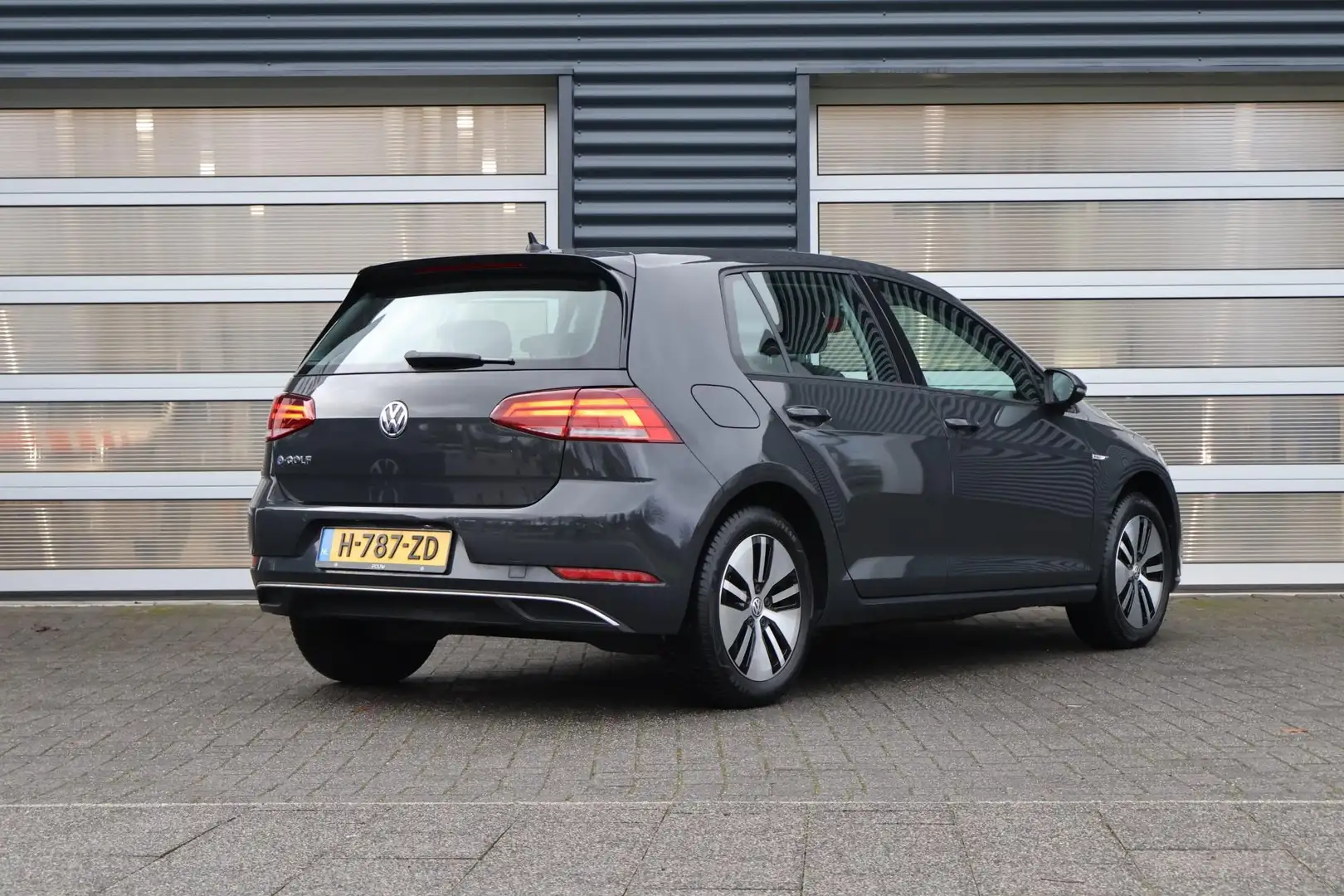 Volkswagen e-Golf 136pk E-DITION 2020 36kW | SoH 94% | Navigatie | A Grijs - 2