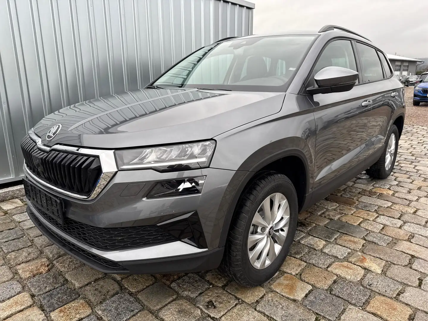 Skoda Karoq Selection 1.5 TSI 150 PS DSG 4 Jahre Garantie-A... Grau - 1