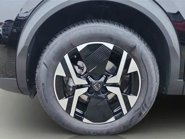 Peugeot 2008 view 11