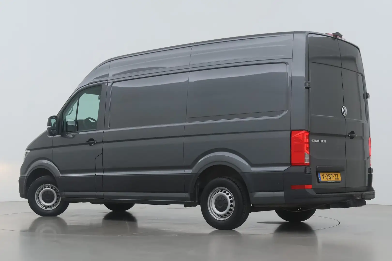 Volkswagen Crafter 30 2.0 TDI L3H3 Highline | Automaat | 3P | Trekhaa Grijs - 2