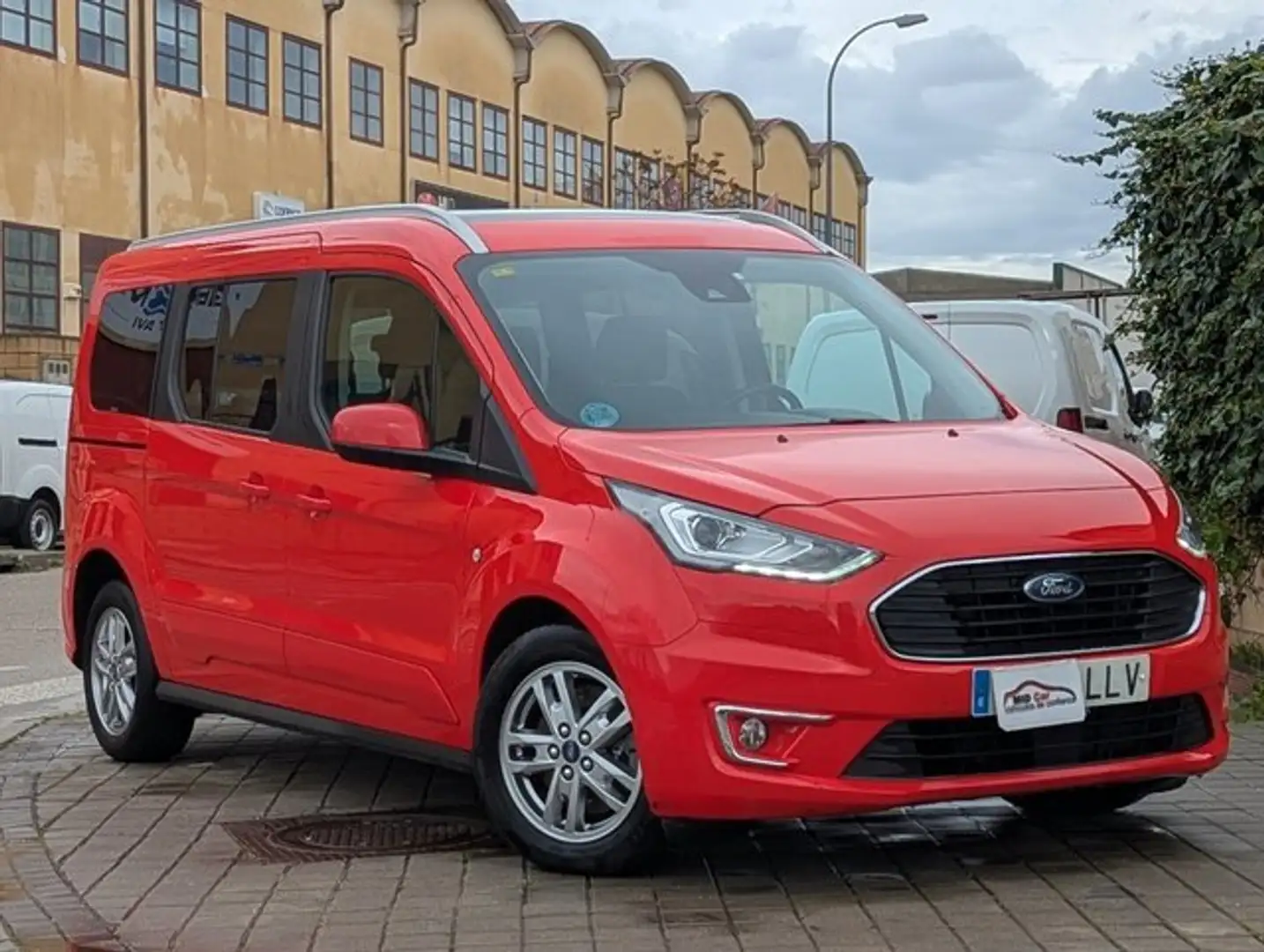 Ford Tourneo Connect 1.5TDCi Auto-S&S Titanium 120 Rouge - 2
