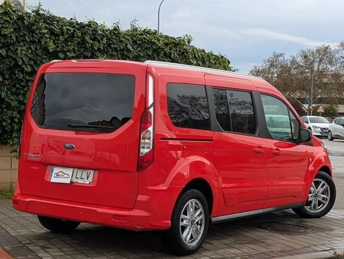 Ford Tourneo Connect 1.5TDCi Auto-S&S Titanium 120 Rouge - 1