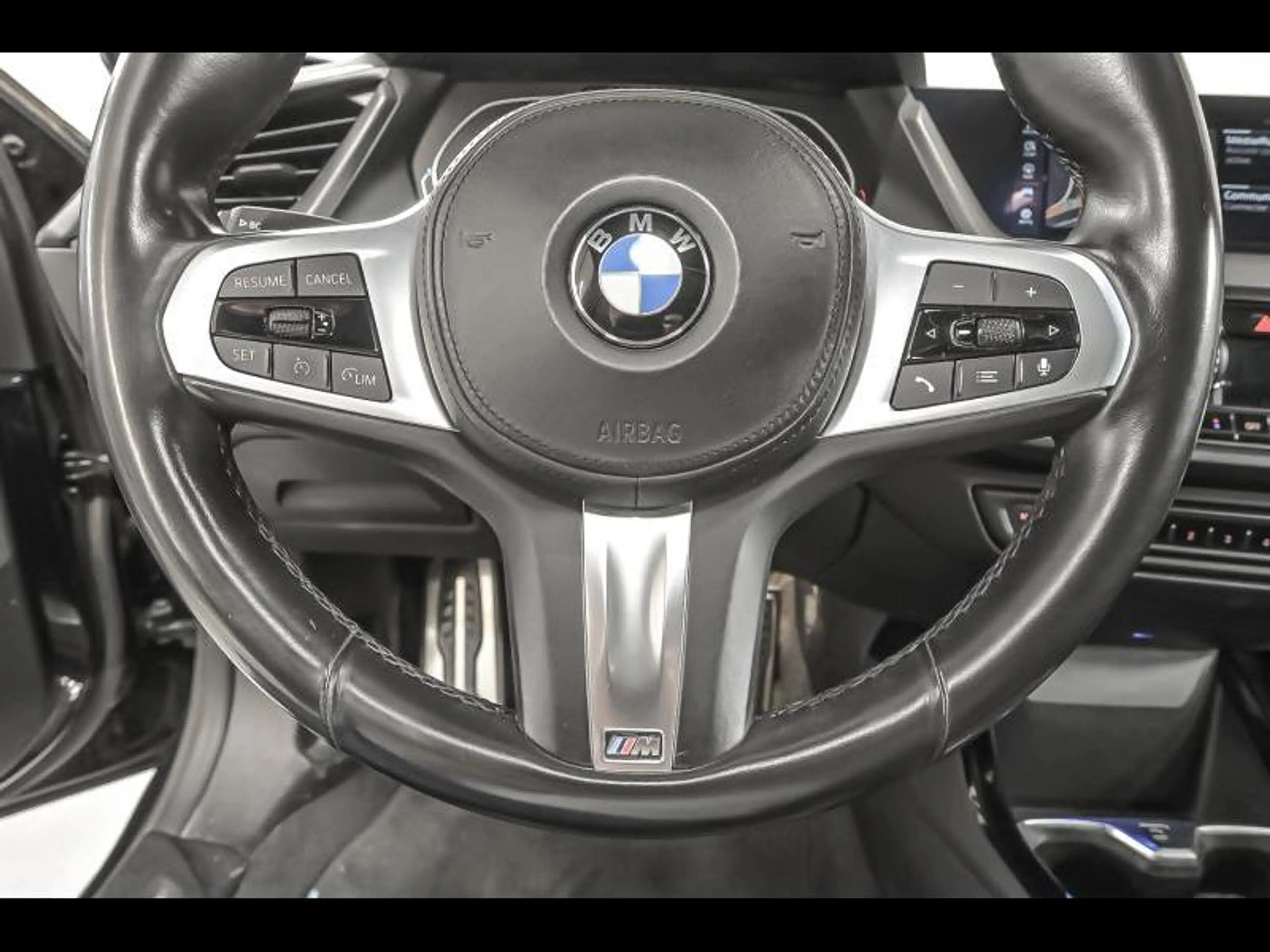BMW 118 Hatch — photo 9