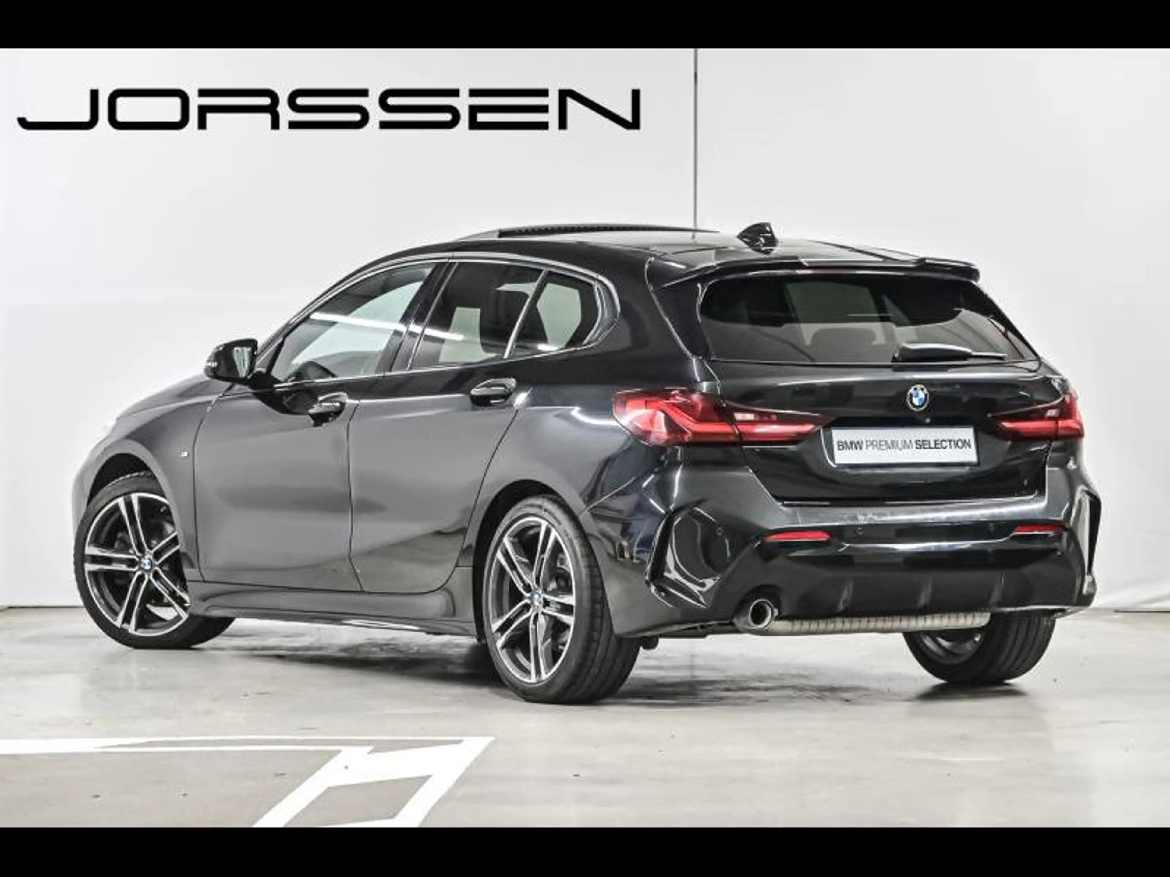 BMW 118 Hatch — photo 5