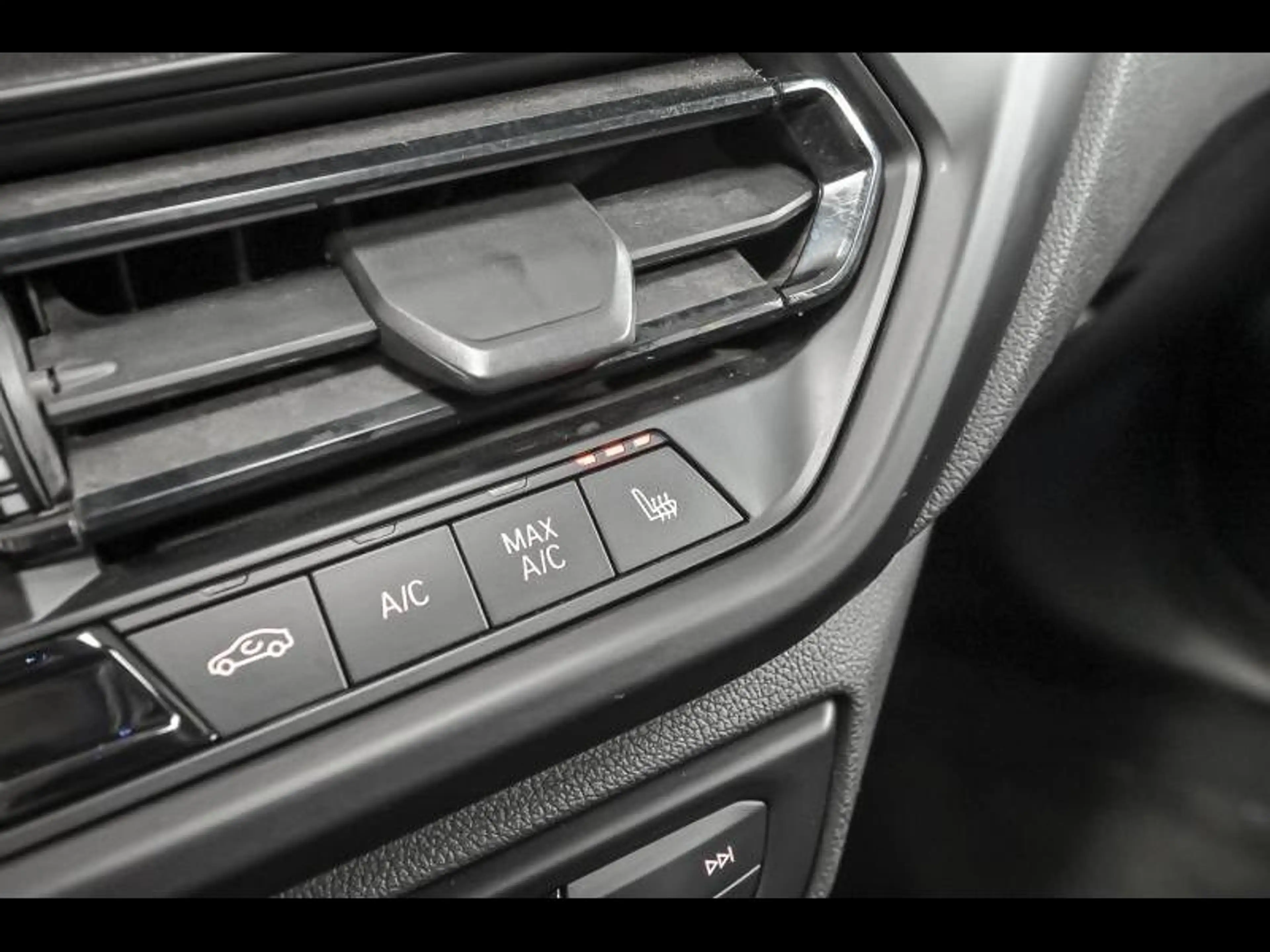 BMW 118 Hatch — photo 13