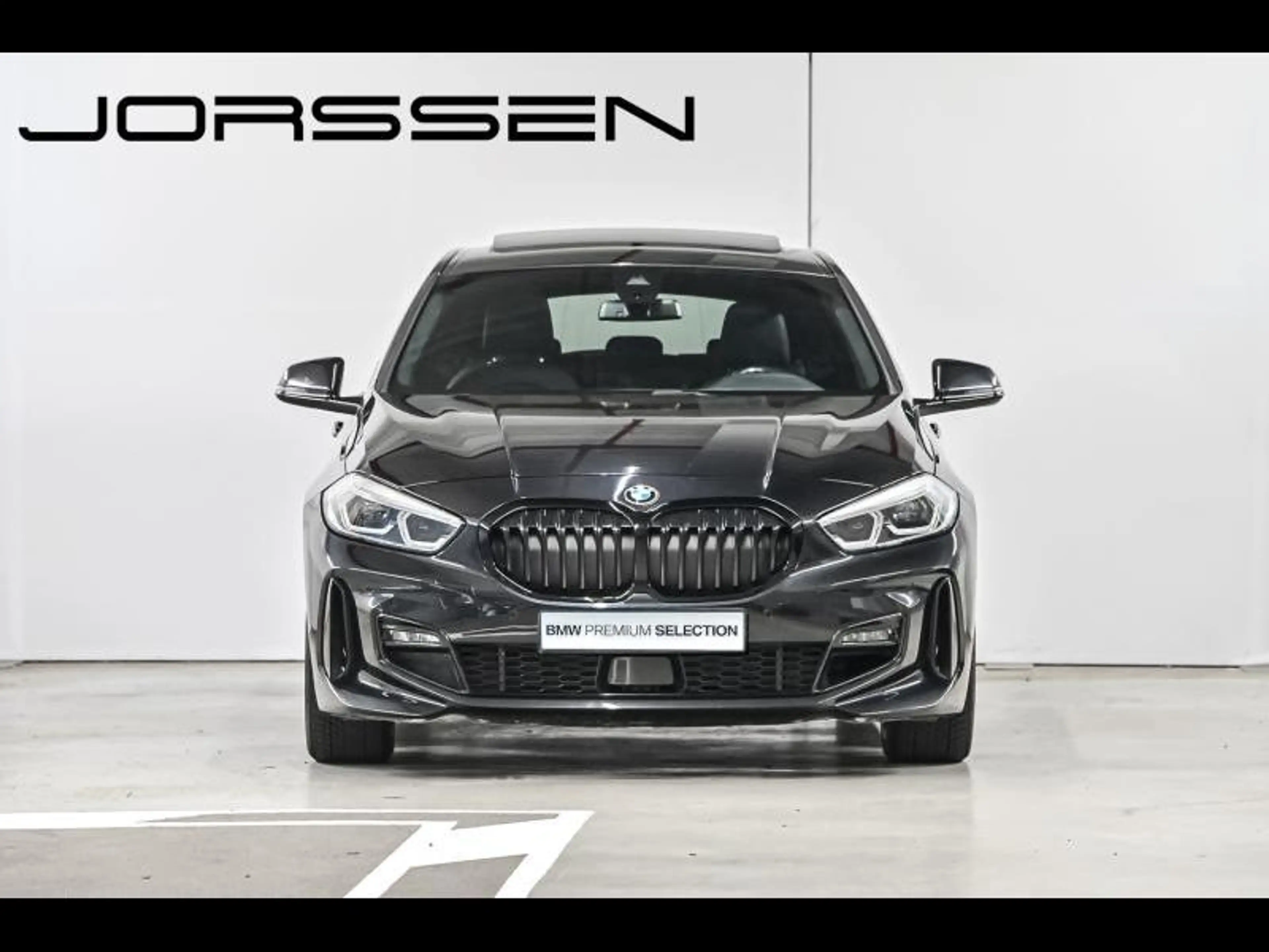 BMW 118 Hatch — photo 2