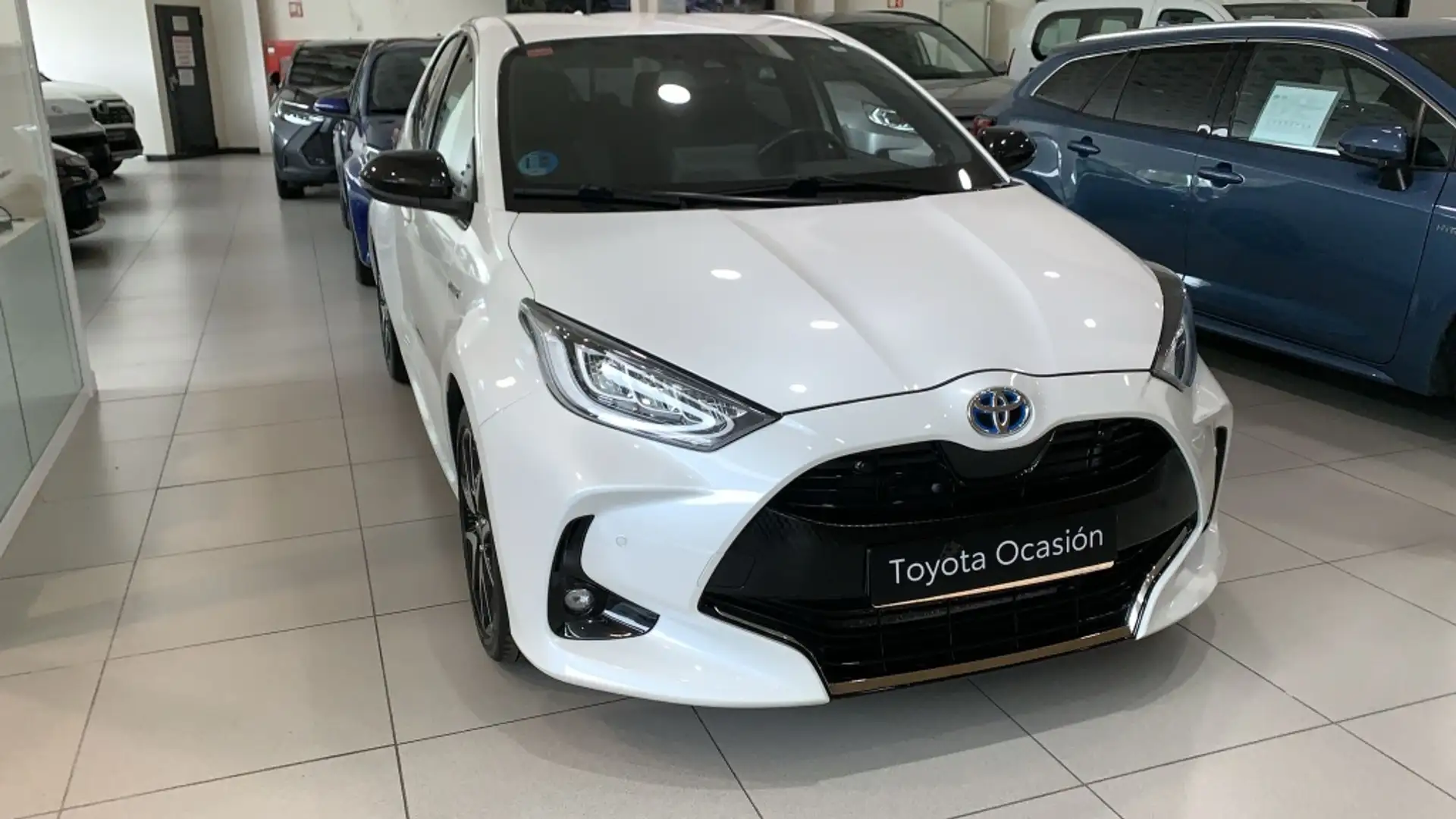 Toyota Yaris 120H 1.5 Style Weiß - 1