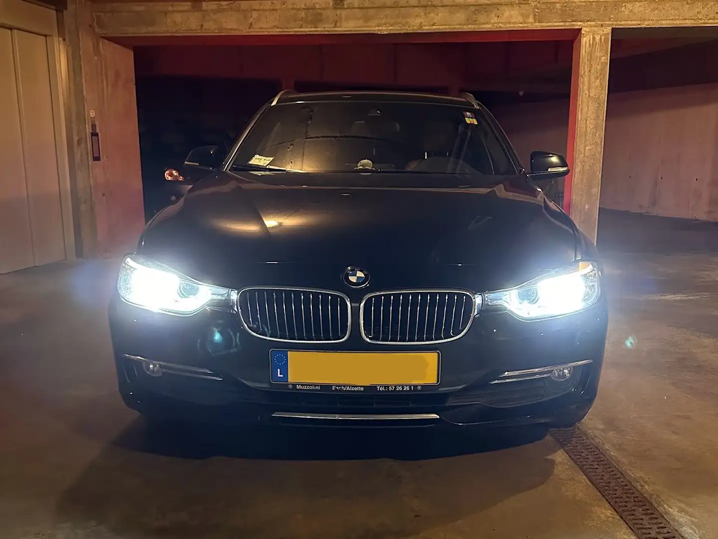 BMW 320 Noir - 1