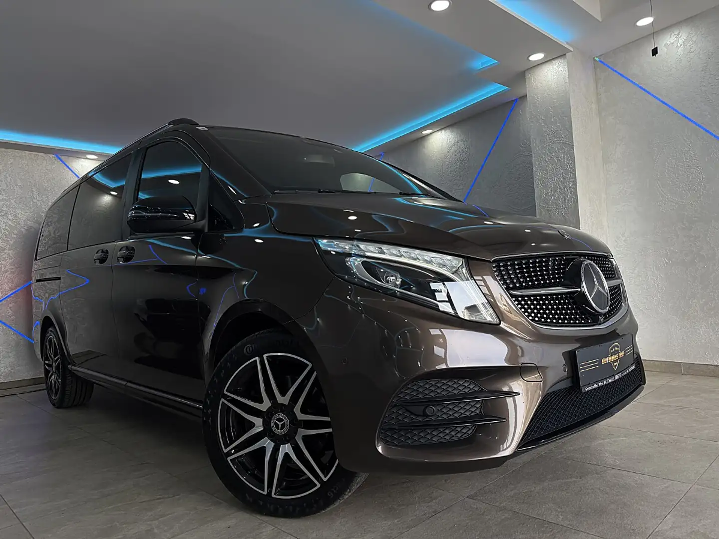 Mercedes-Benz V 250 d 4MATIC lang Aut.*AMG-LINE*BURMESTER*ACC*360° ... Braun - 1