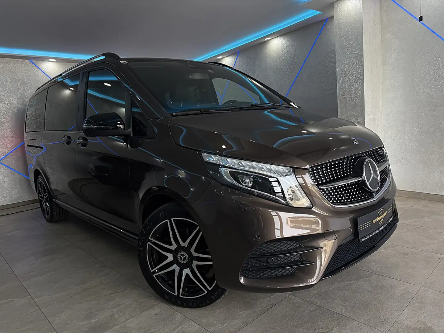 Mercedes-Benz V 250 d 4MATIC lang Aut.*AMG-LINE*BURMESTER*ACC*360° ... Braun - 2