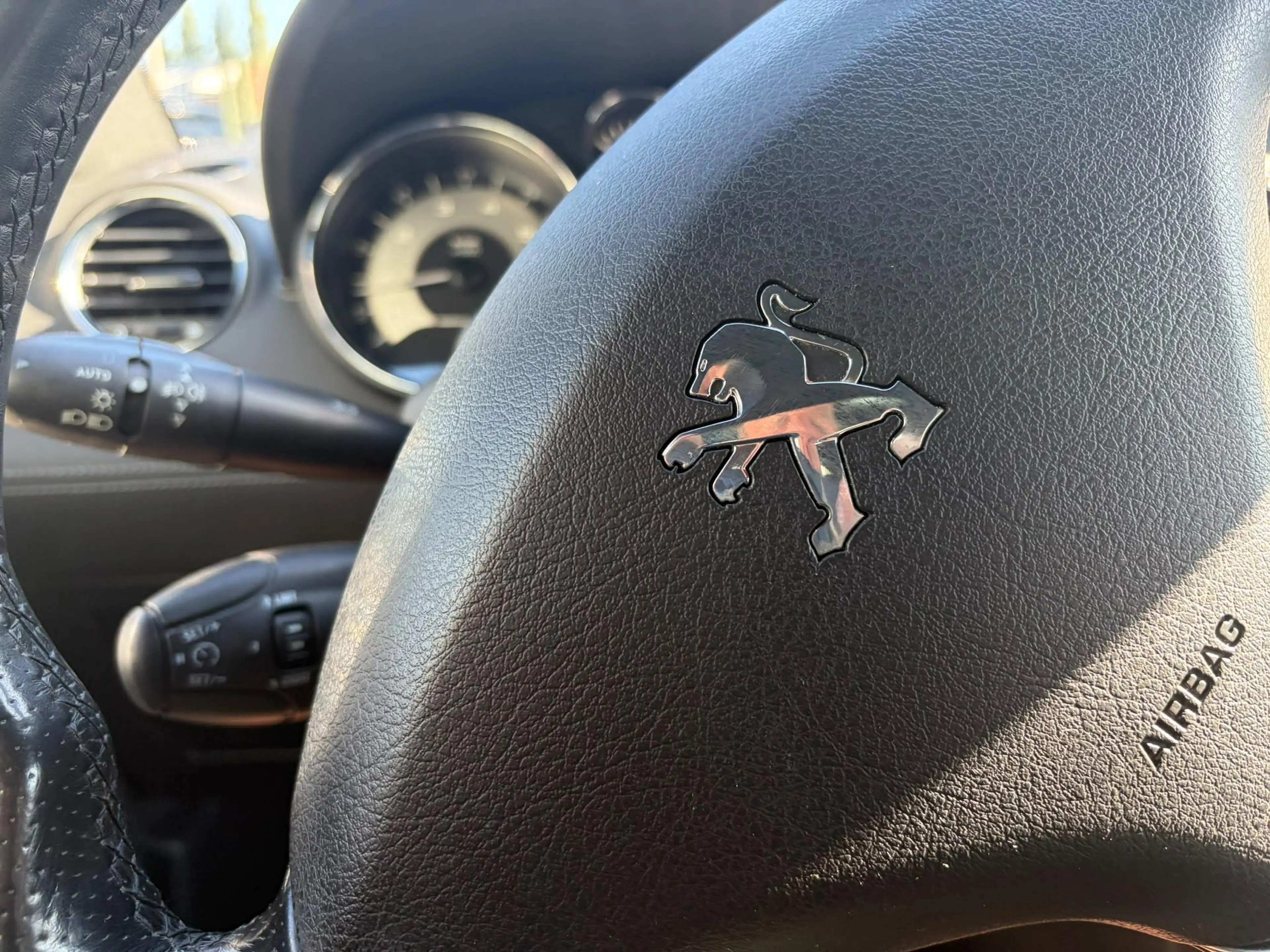 Peugeot RCZ 1.6 THP Asphalt Clima, cruise, navi, memory, pdc — photo 14