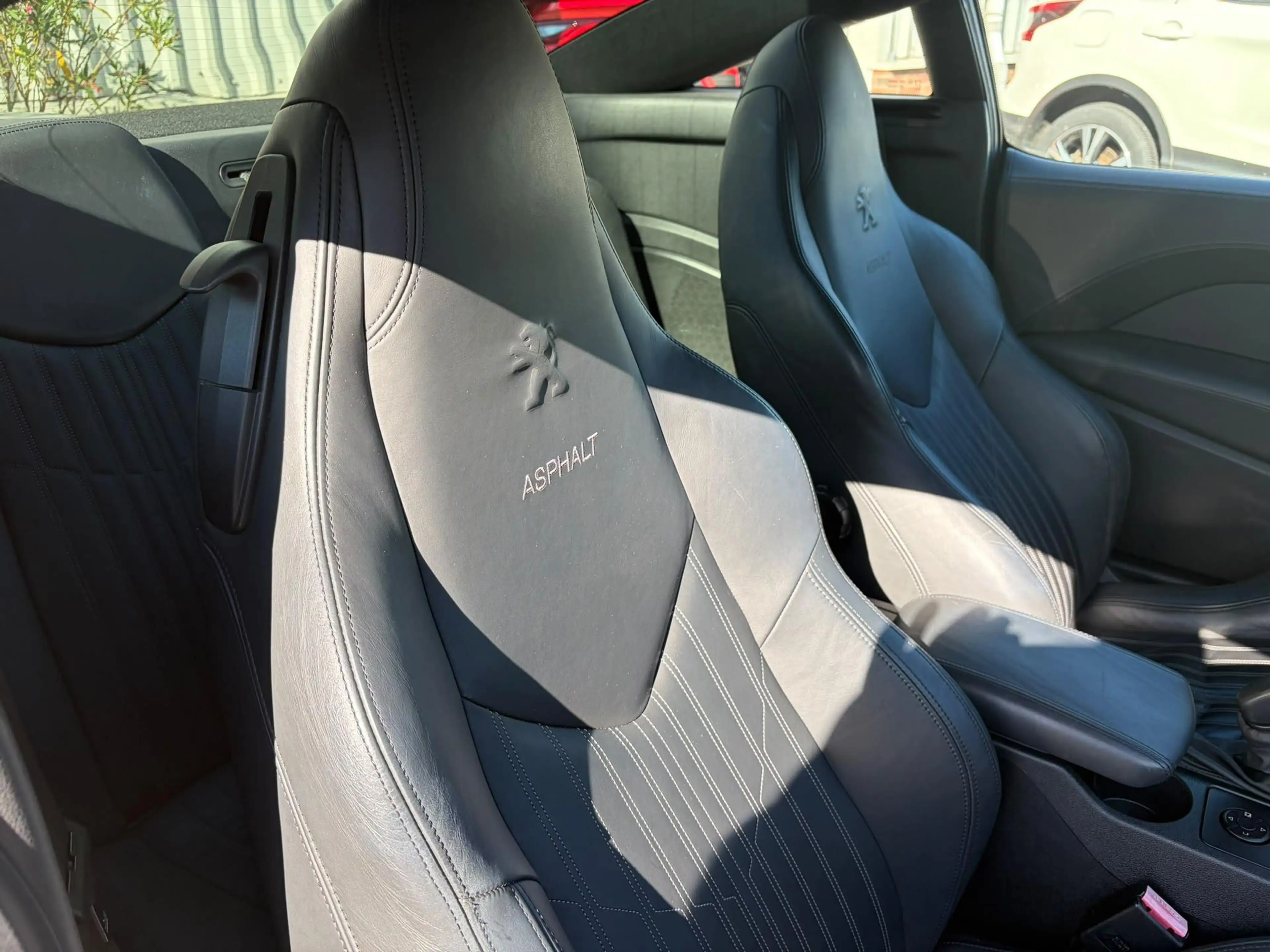 Peugeot RCZ 1.6 THP Asphalt Clima, cruise, navi, memory, pdc — photo 11