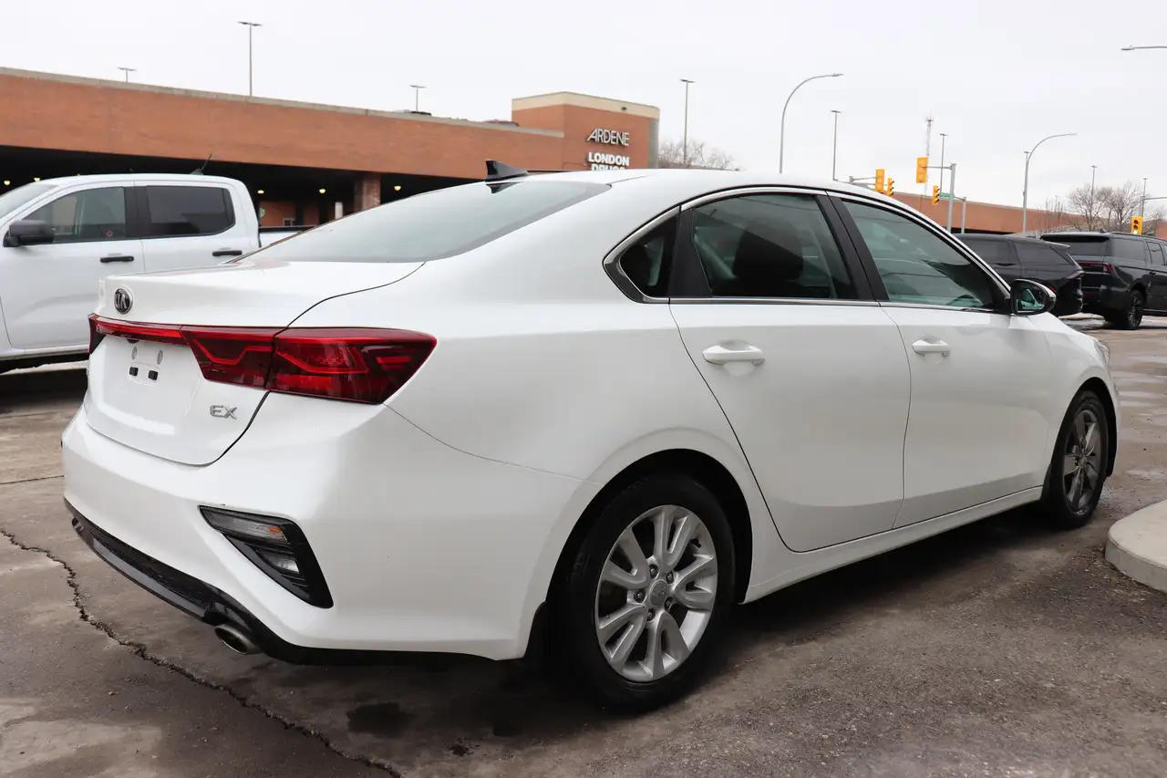 Kia Forte снимка Kia Forte