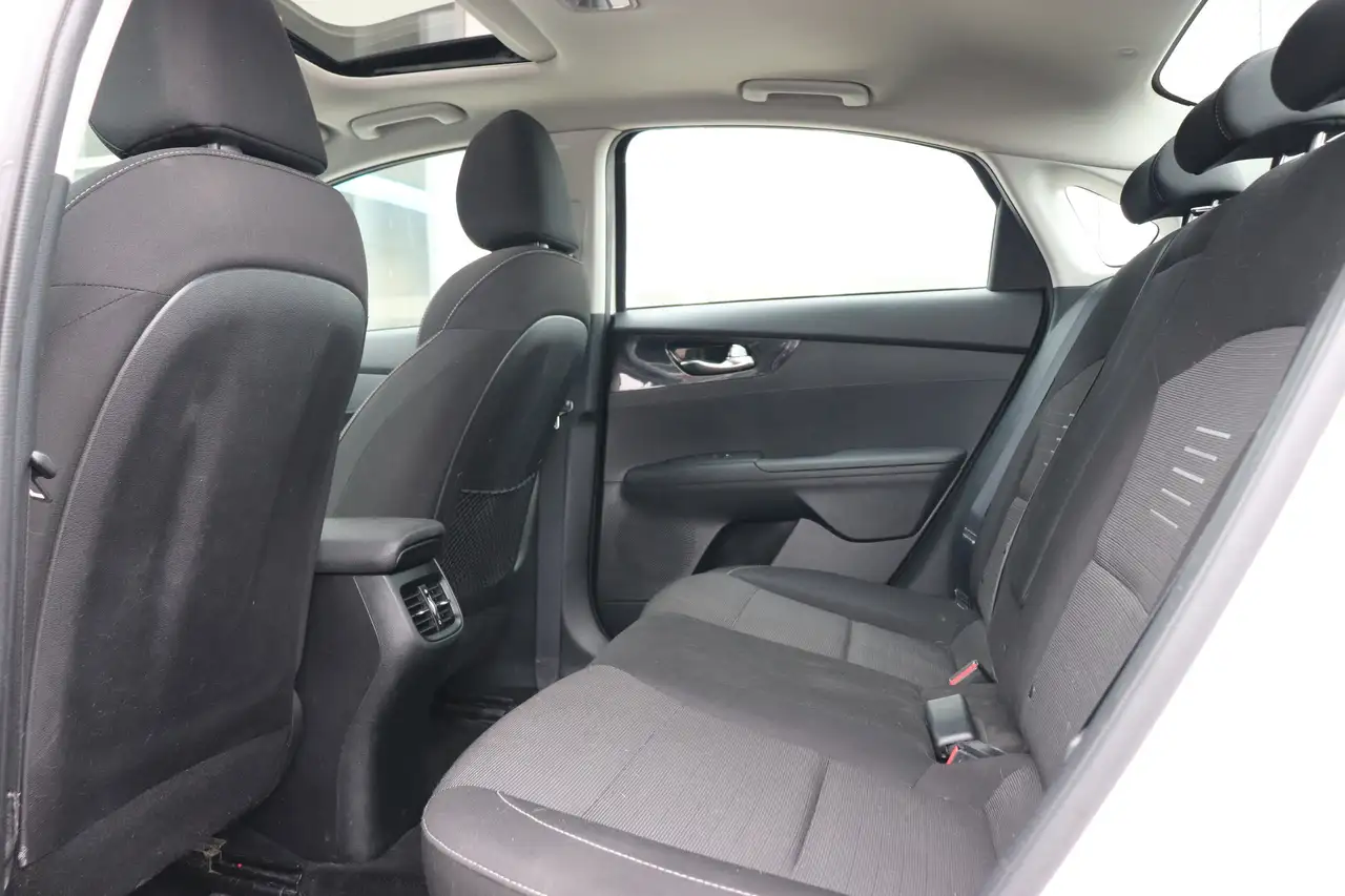 Kia Forte снимка Kia Forte