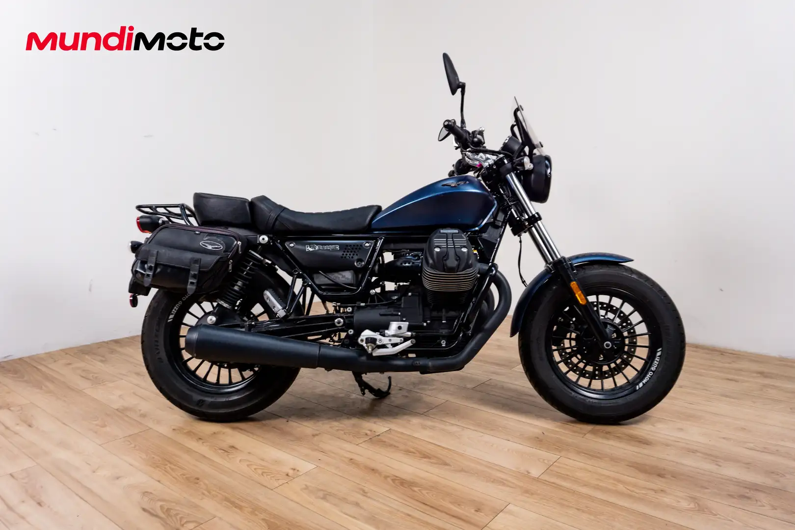 Moto Guzzi V 9 - 1