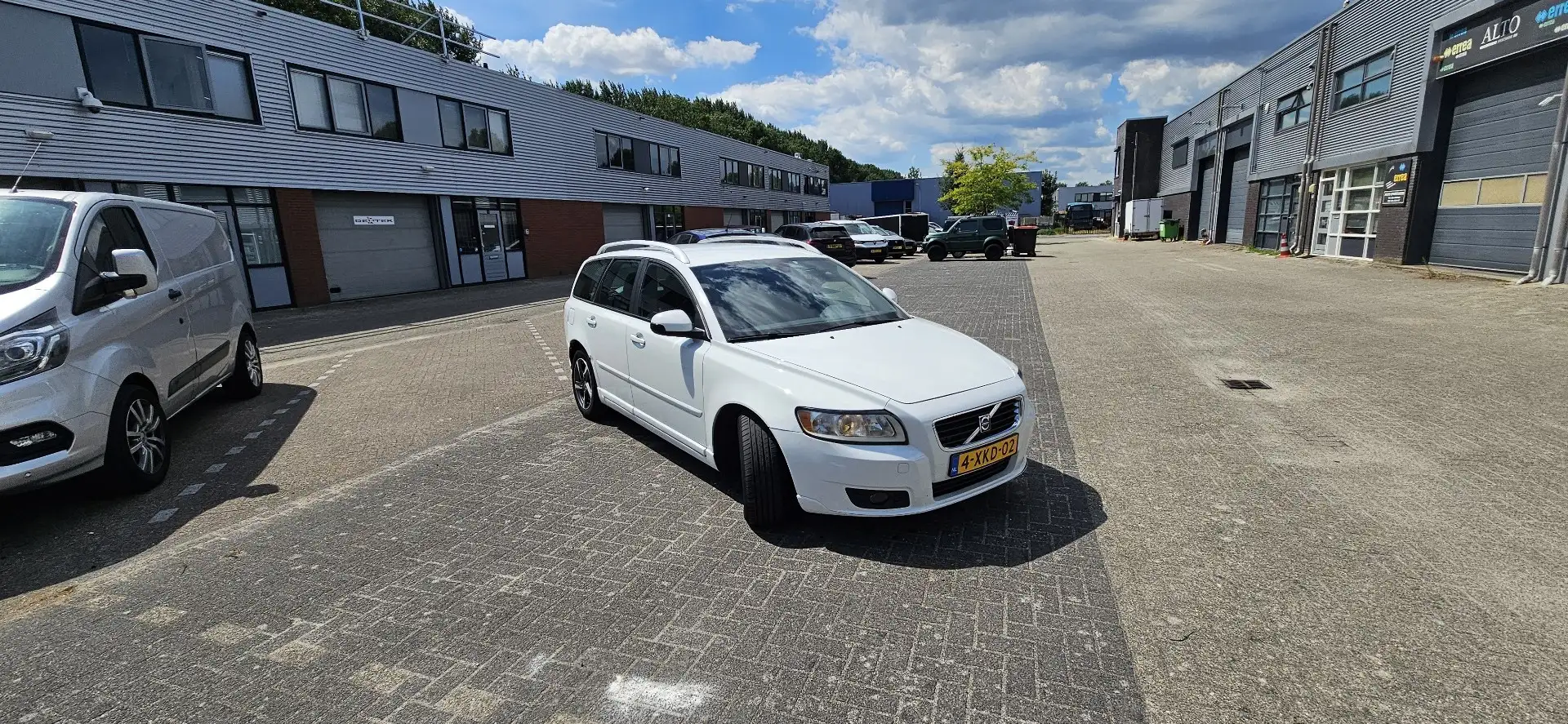 Volvo V50 2.0 D3 R-DESIGN Blanc - 2