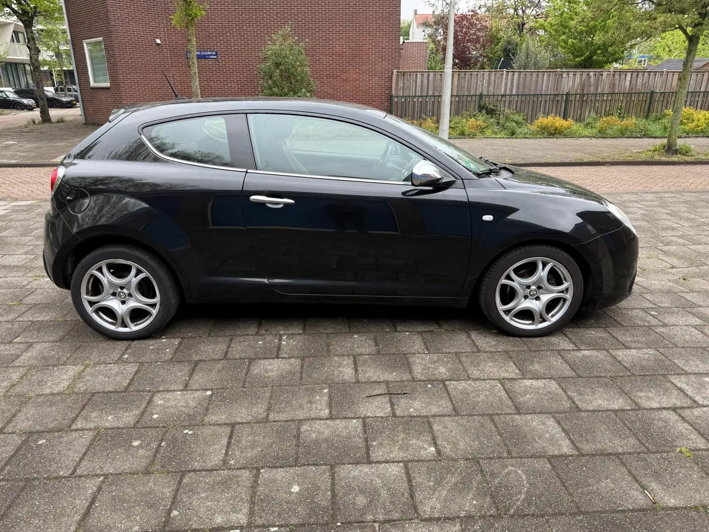 Alfa Romeo MiTo 1.3 JTDm ECO Distinctive Black Leather Edition Zwart - 2