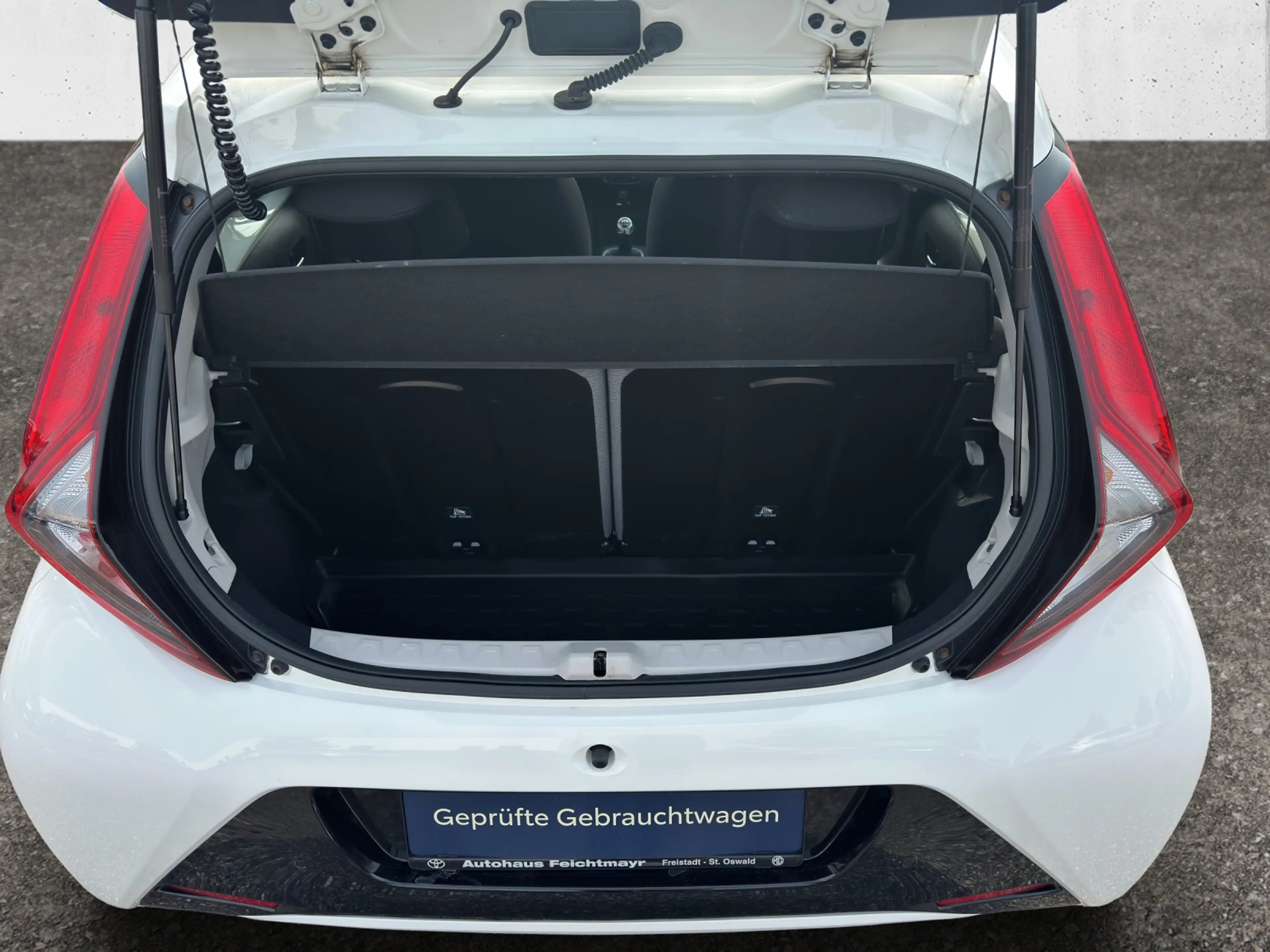 Toyota Aygo X 1,0 VVT-i X-Play Schalter 5t. — photo 4