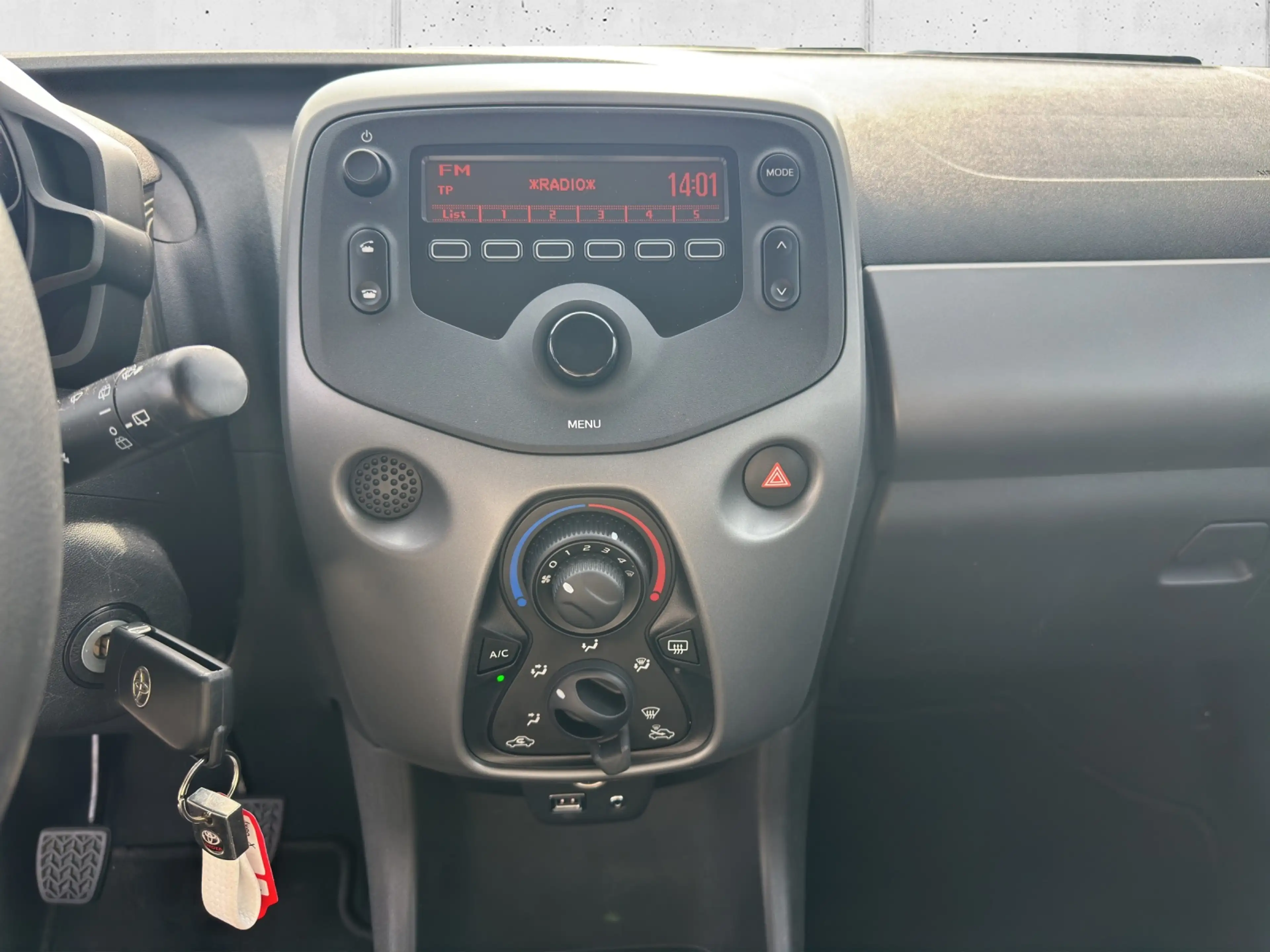 Toyota Aygo X 1,0 VVT-i X-Play Schalter 5t. — photo 3