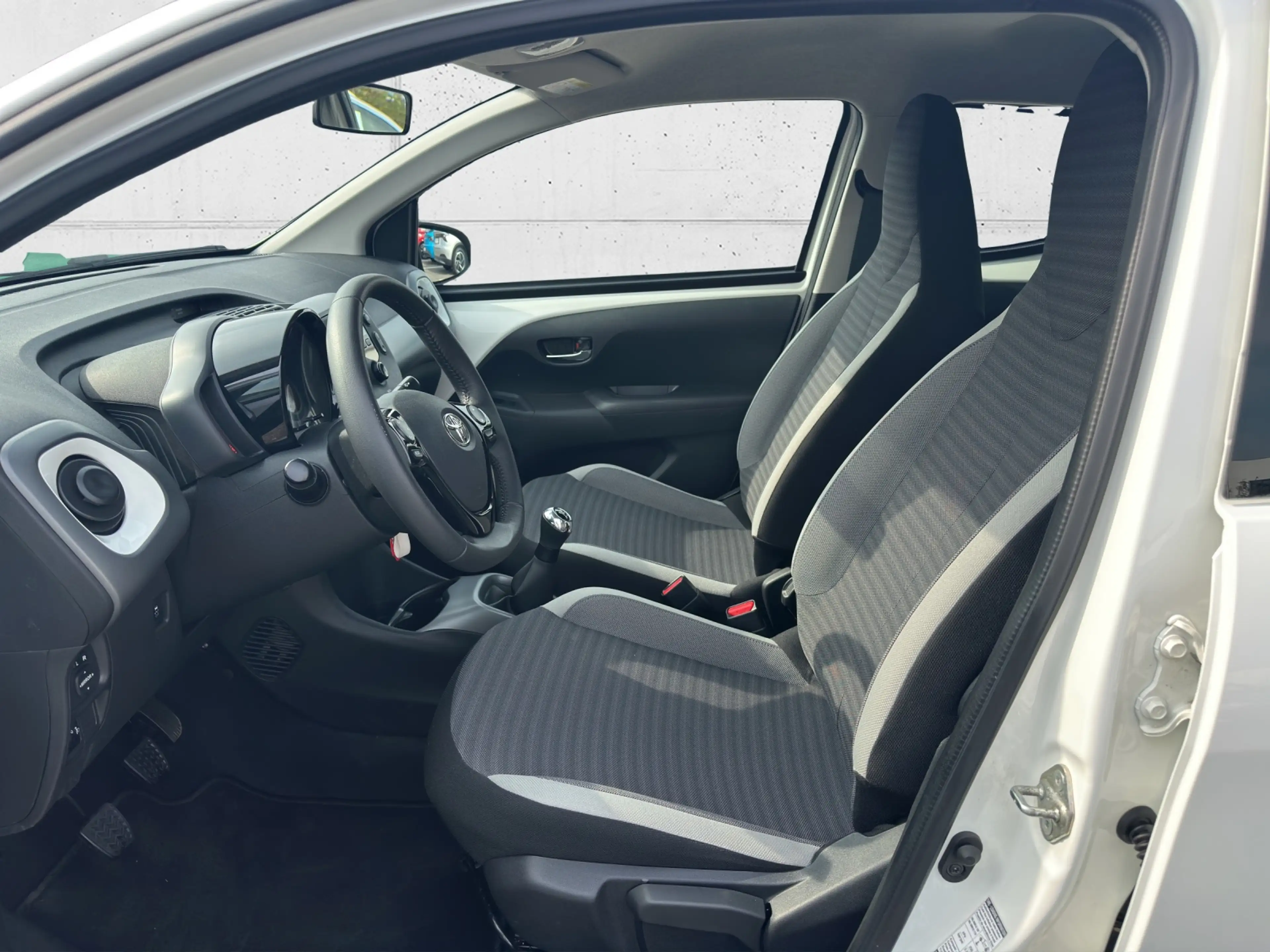 Toyota Aygo X 1,0 VVT-i X-Play Schalter 5t. — photo 6