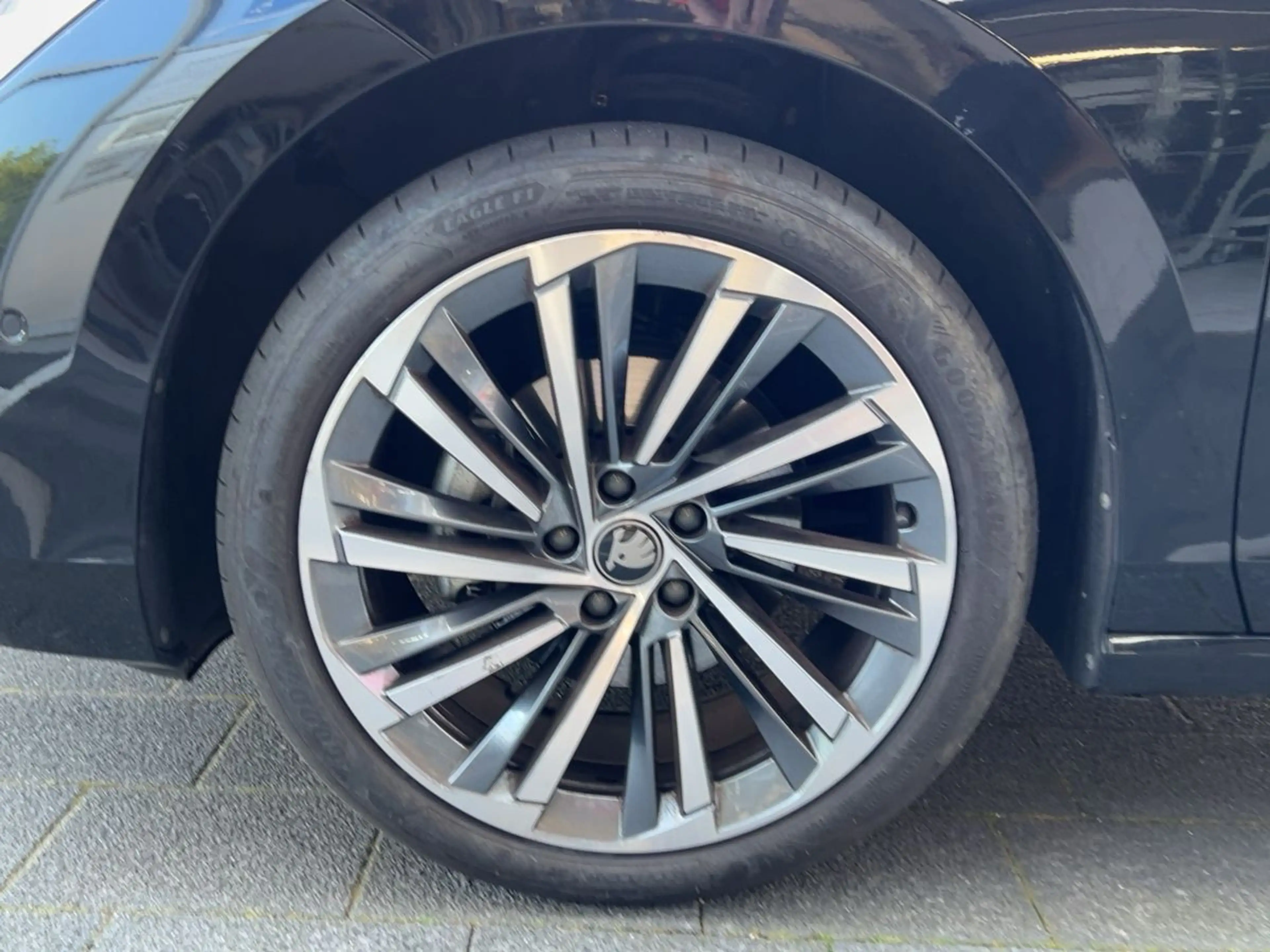 Skoda Superb Combi Laurin & Klement 2.0 TDI DSG AHK — photo 11
