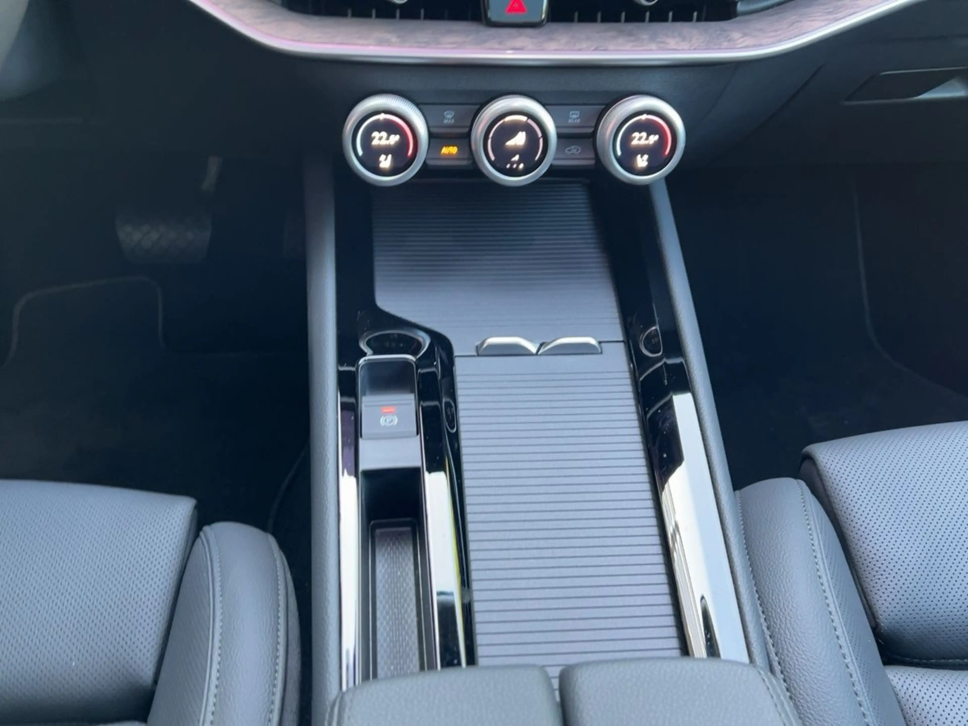 Skoda Superb Combi Laurin & Klement 2.0 TDI DSG AHK — photo 9