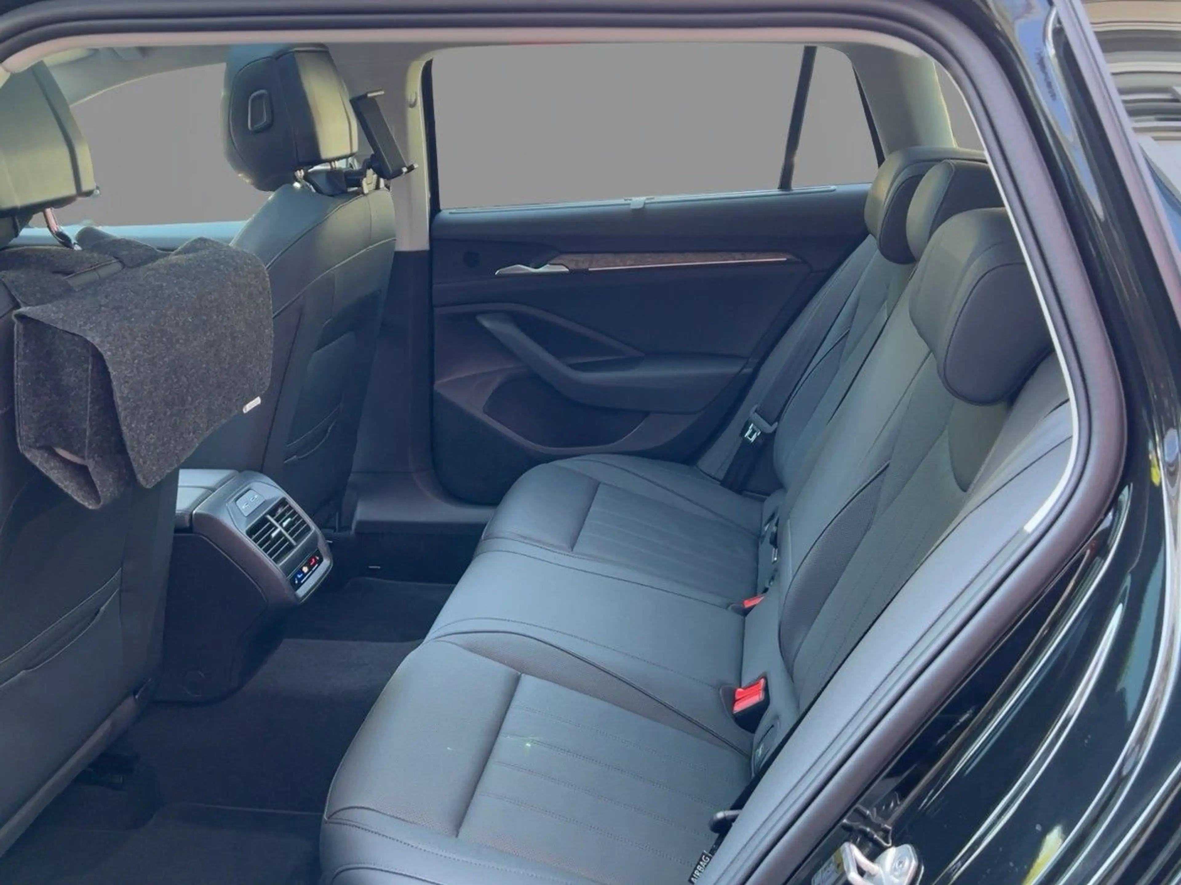 Skoda Superb Combi Laurin & Klement 2.0 TDI DSG AHK — photo 7