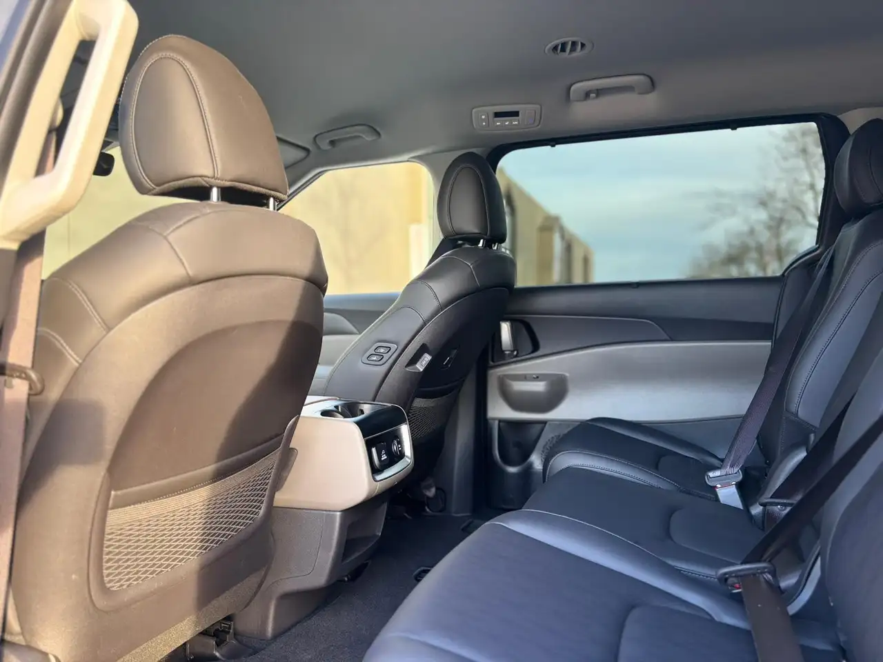 Kia Carnival снимка Kia Carnival