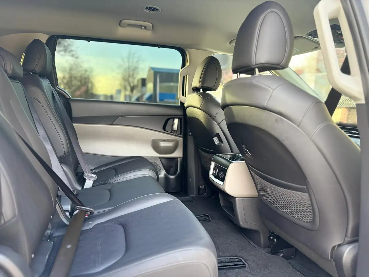 Kia Carnival снимка Kia Carnival
