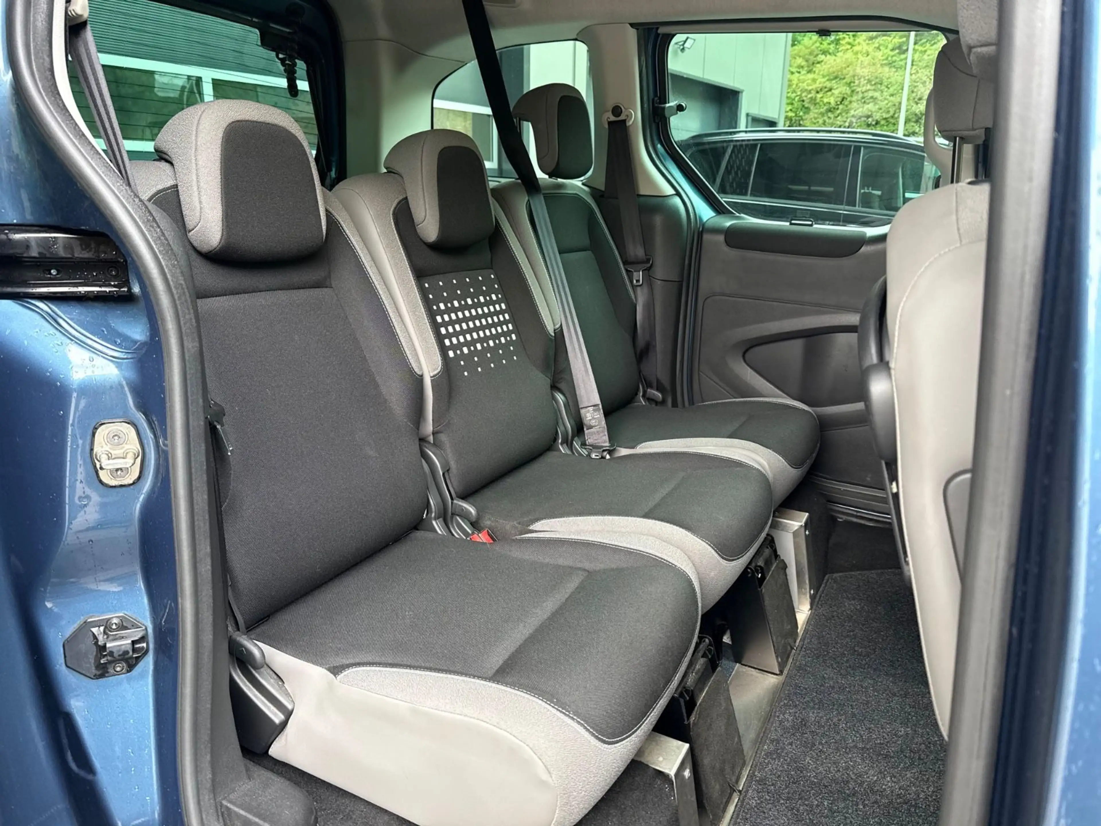 Citroen Berlingo Kombi Selection Rollstuhl-Umbau — photo 14