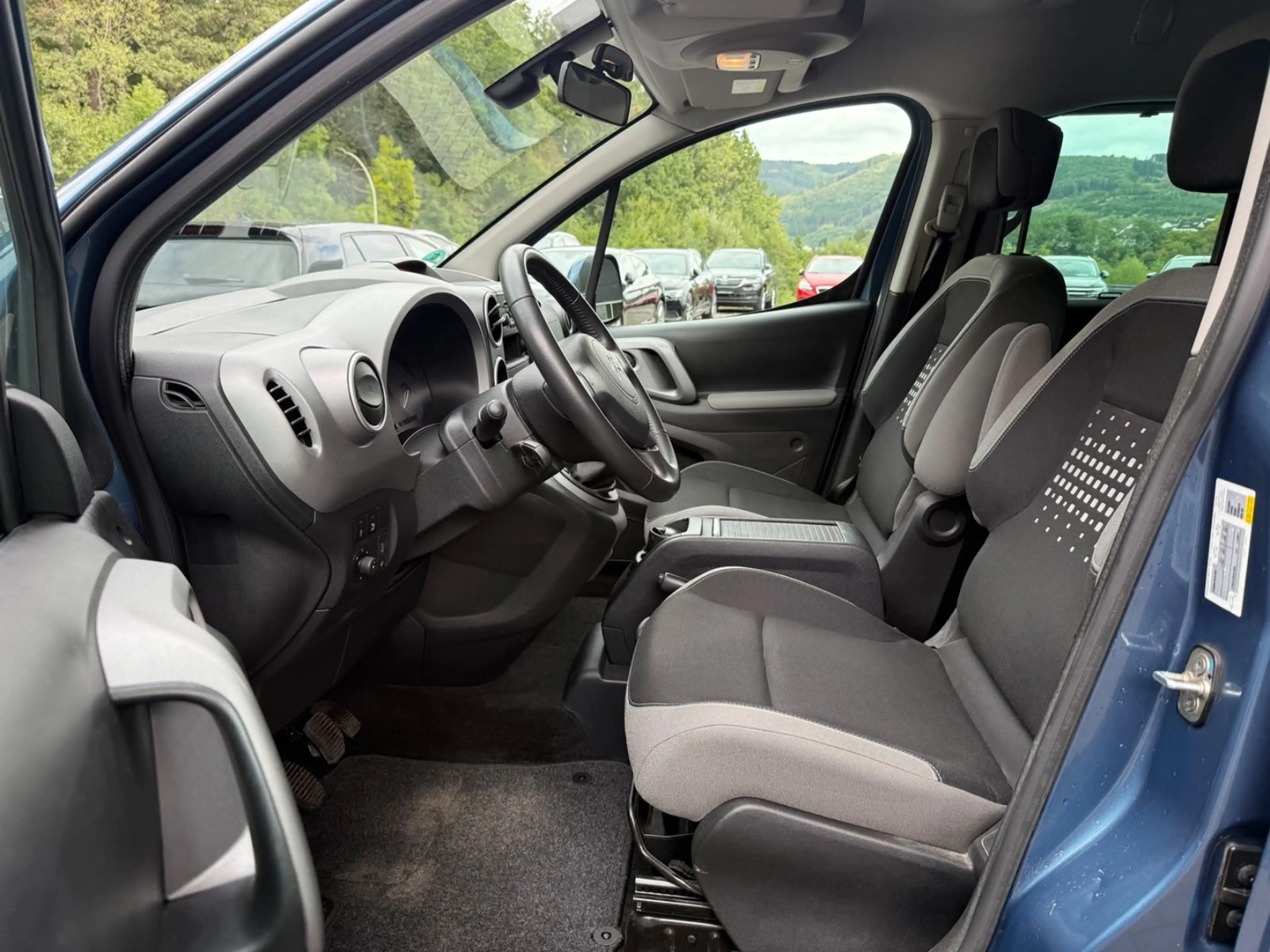 Citroen Berlingo Kombi Selection Rollstuhl-Umbau — photo 9