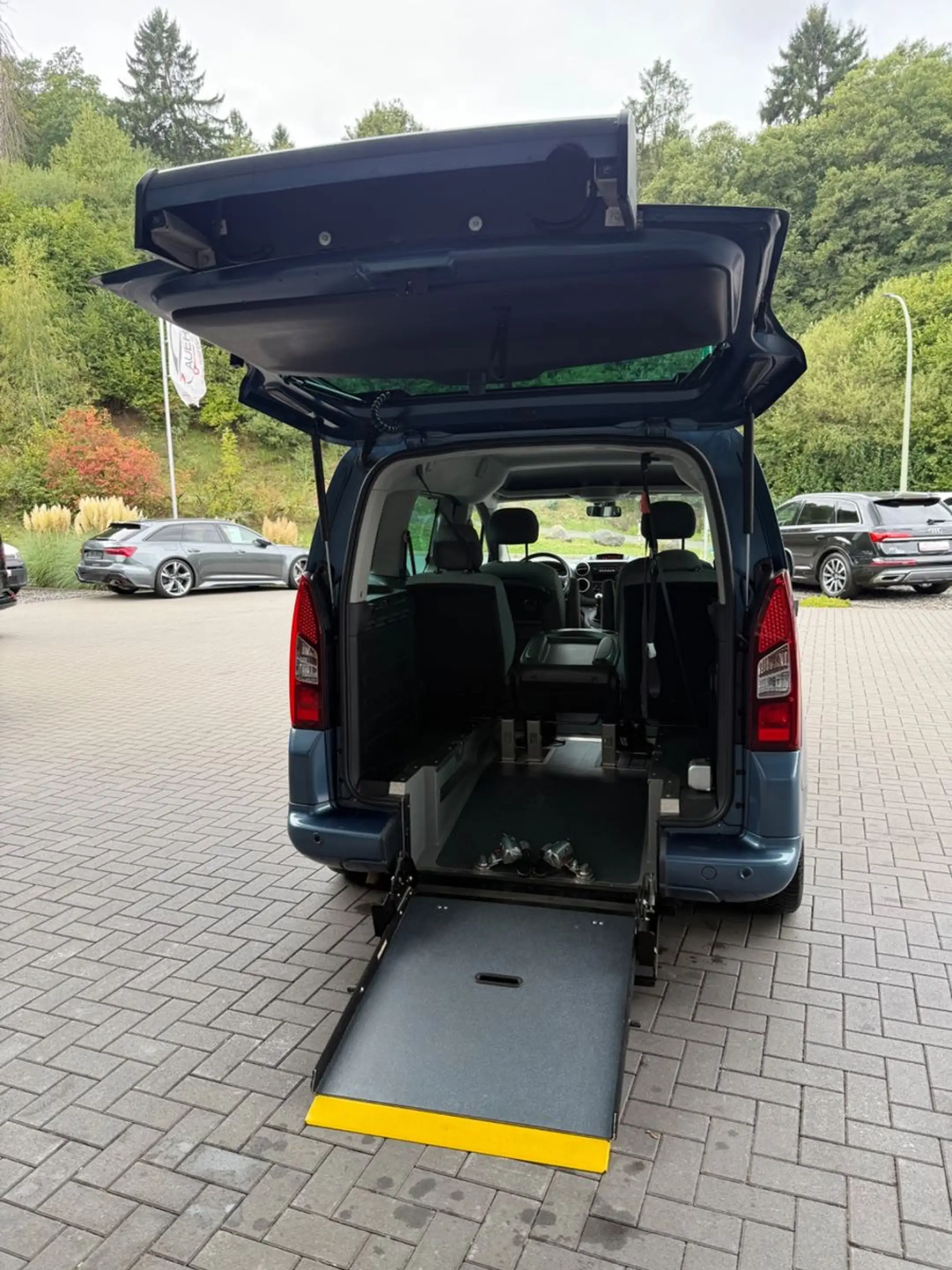 Citroen Berlingo Kombi Selection Rollstuhl-Umbau — photo 15