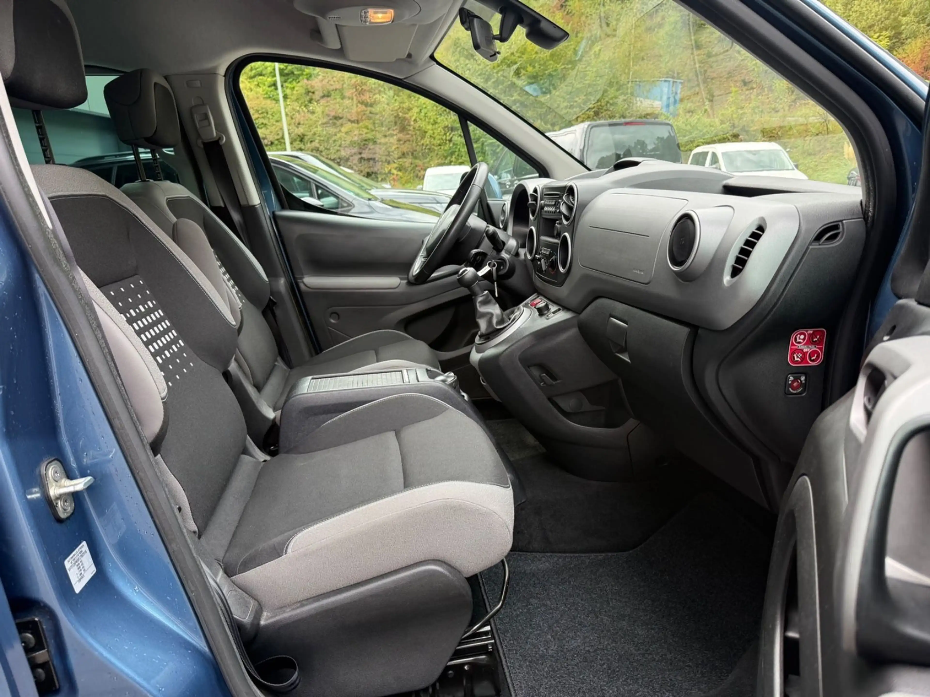 Citroen Berlingo Kombi Selection Rollstuhl-Umbau — photo 13